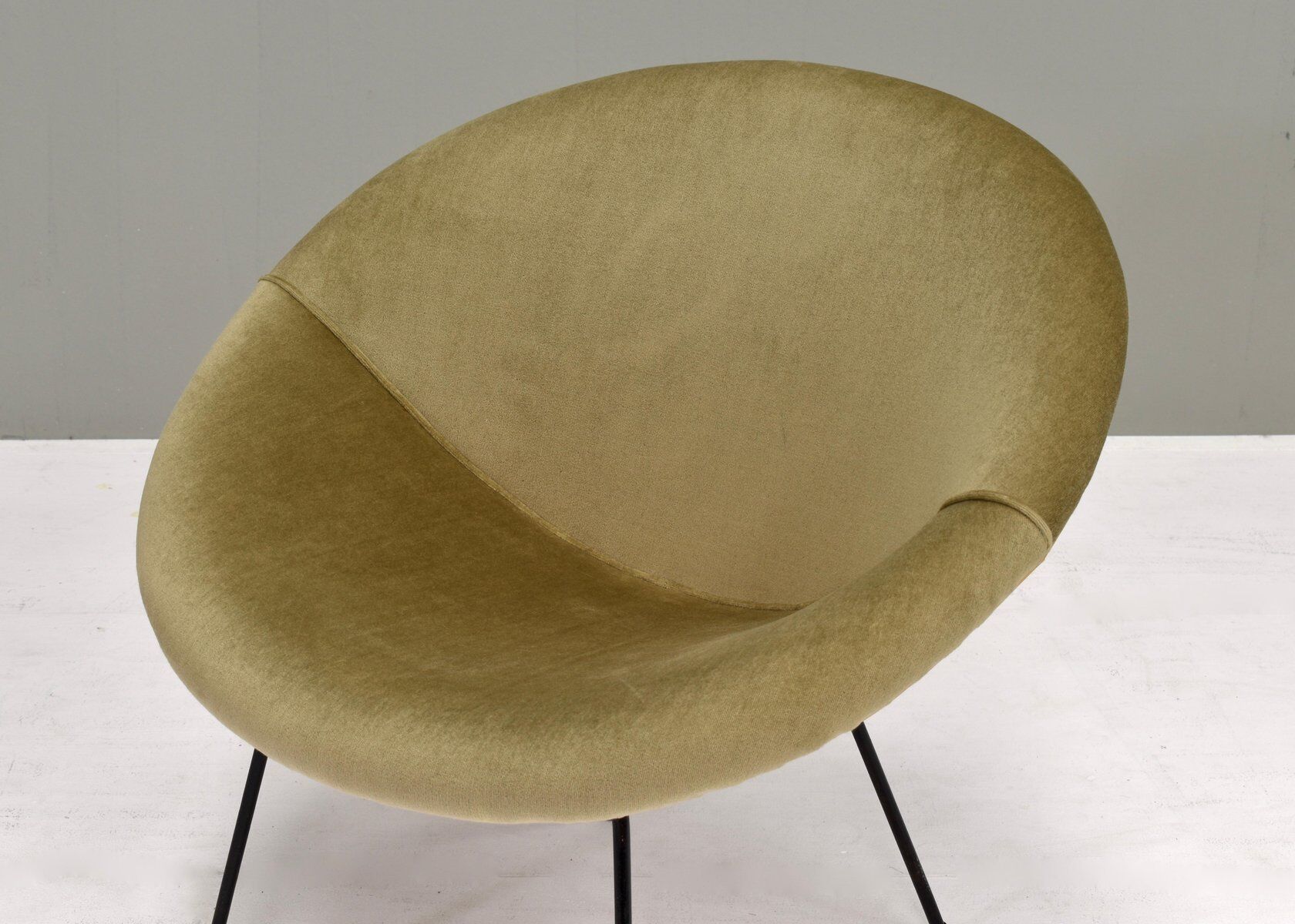 Fauteuil en velours en forme de cercle, années 1950