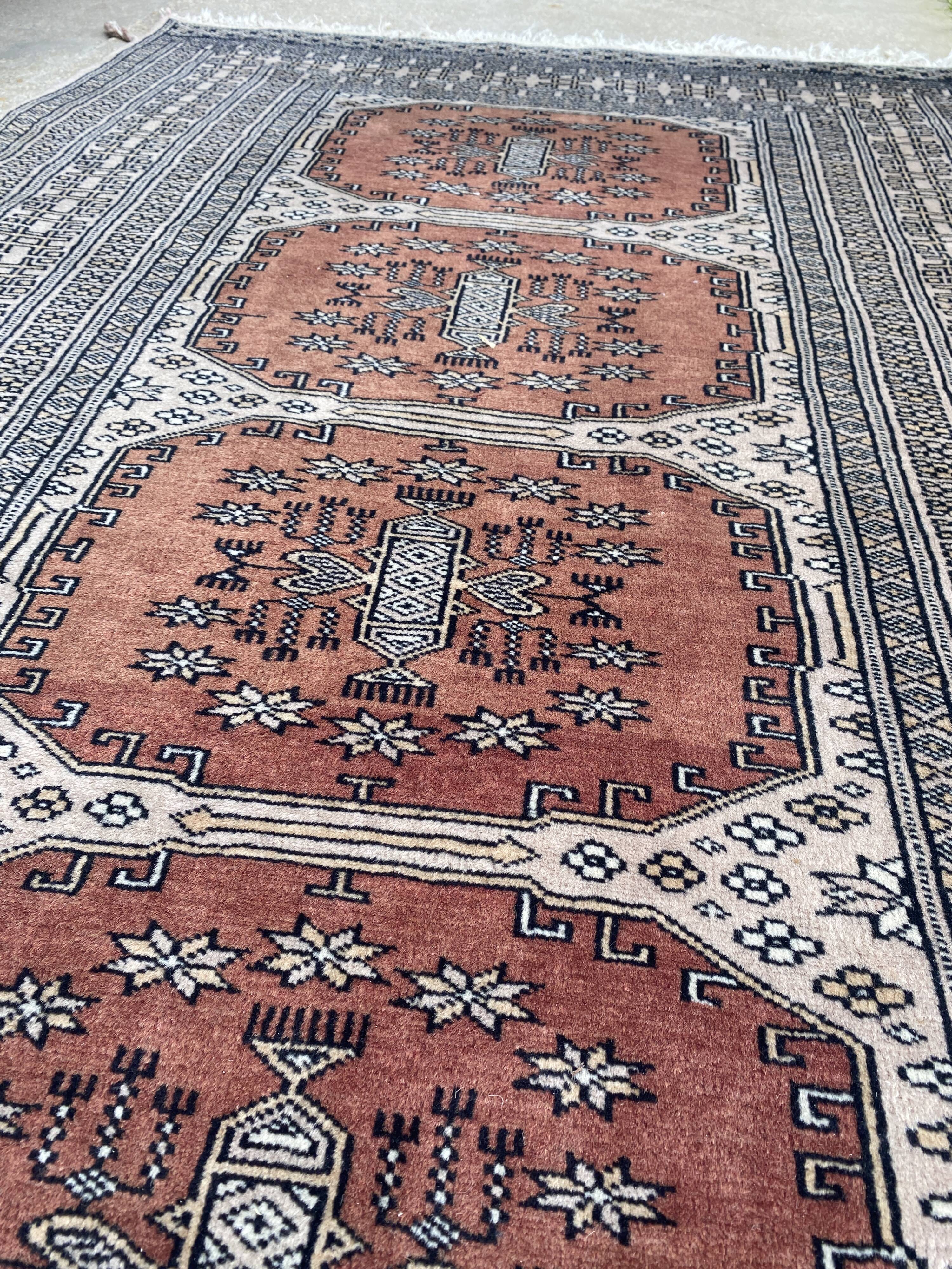 Vintage hand knotted rug with geometric patterns on a grey/beige/terracotta background 170 x 96 cm