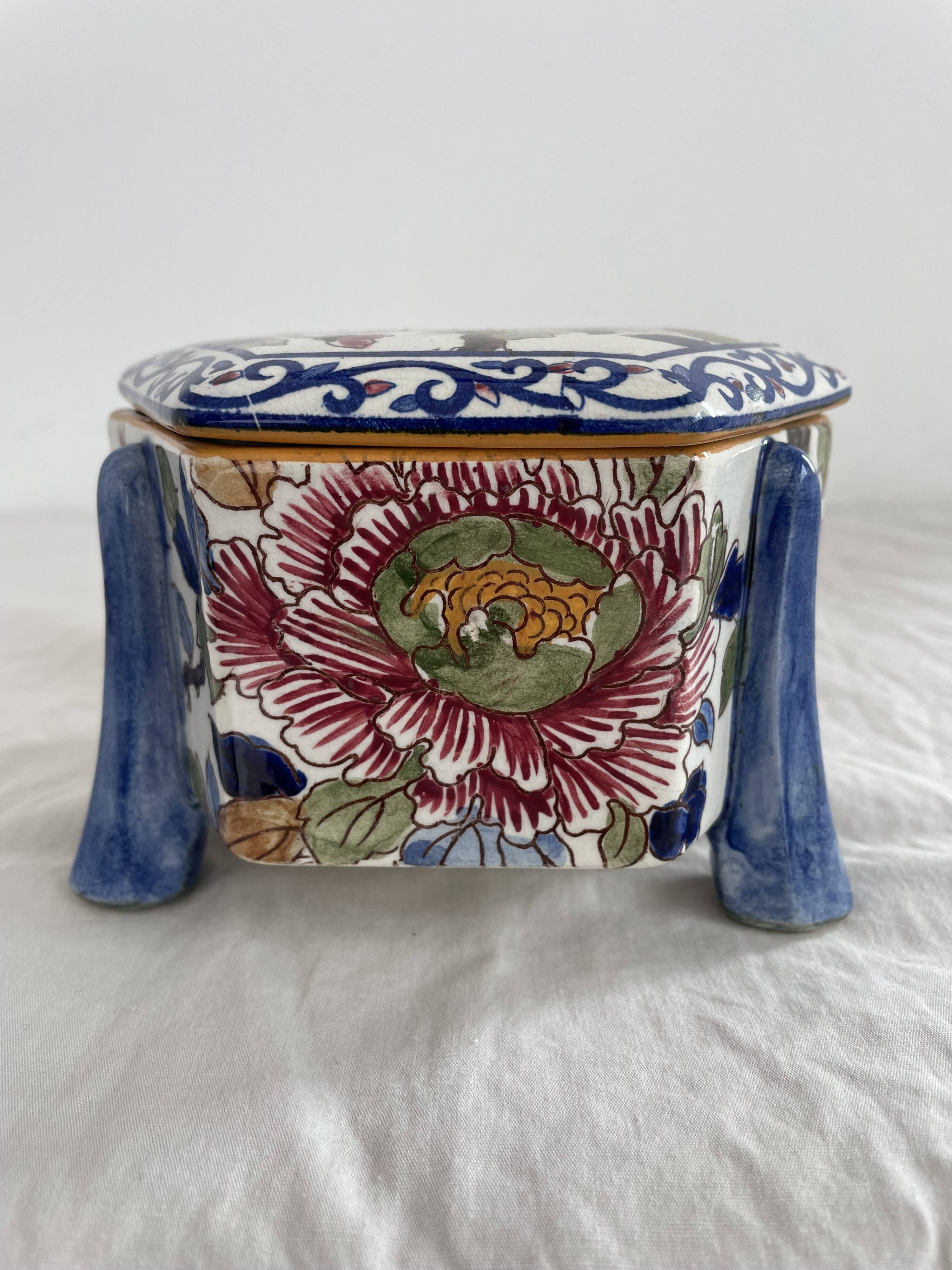 Large candy box, Gien, early 20th century, peony decoration, floral decoration