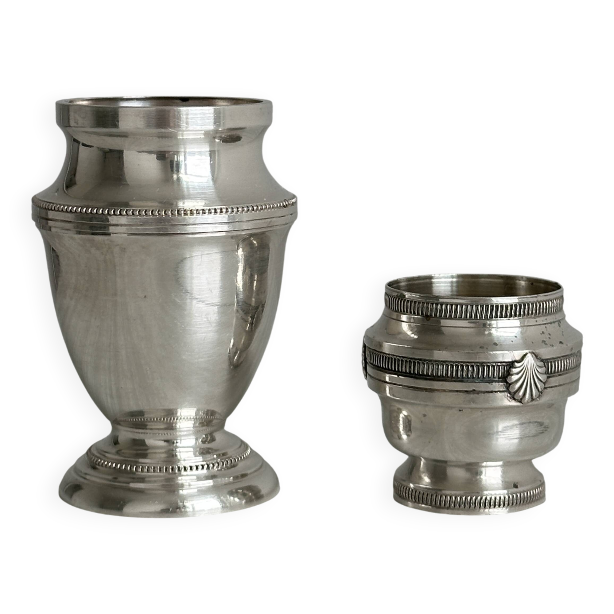Silver metal duo, small vase and decorative pot