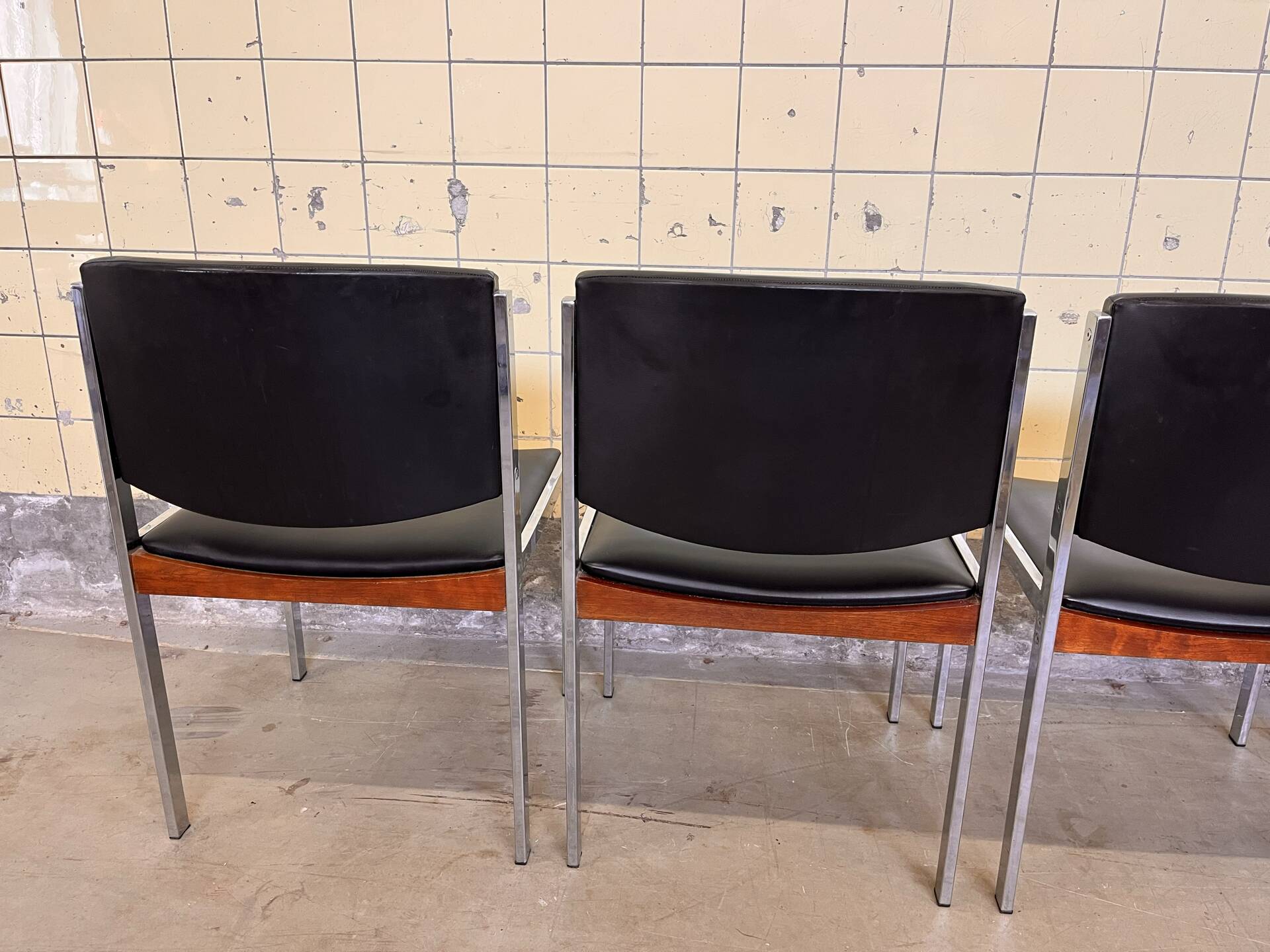 Set of six vintage chairs by Vform