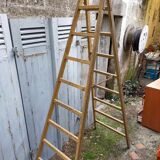 Double painter's scale in its original patina