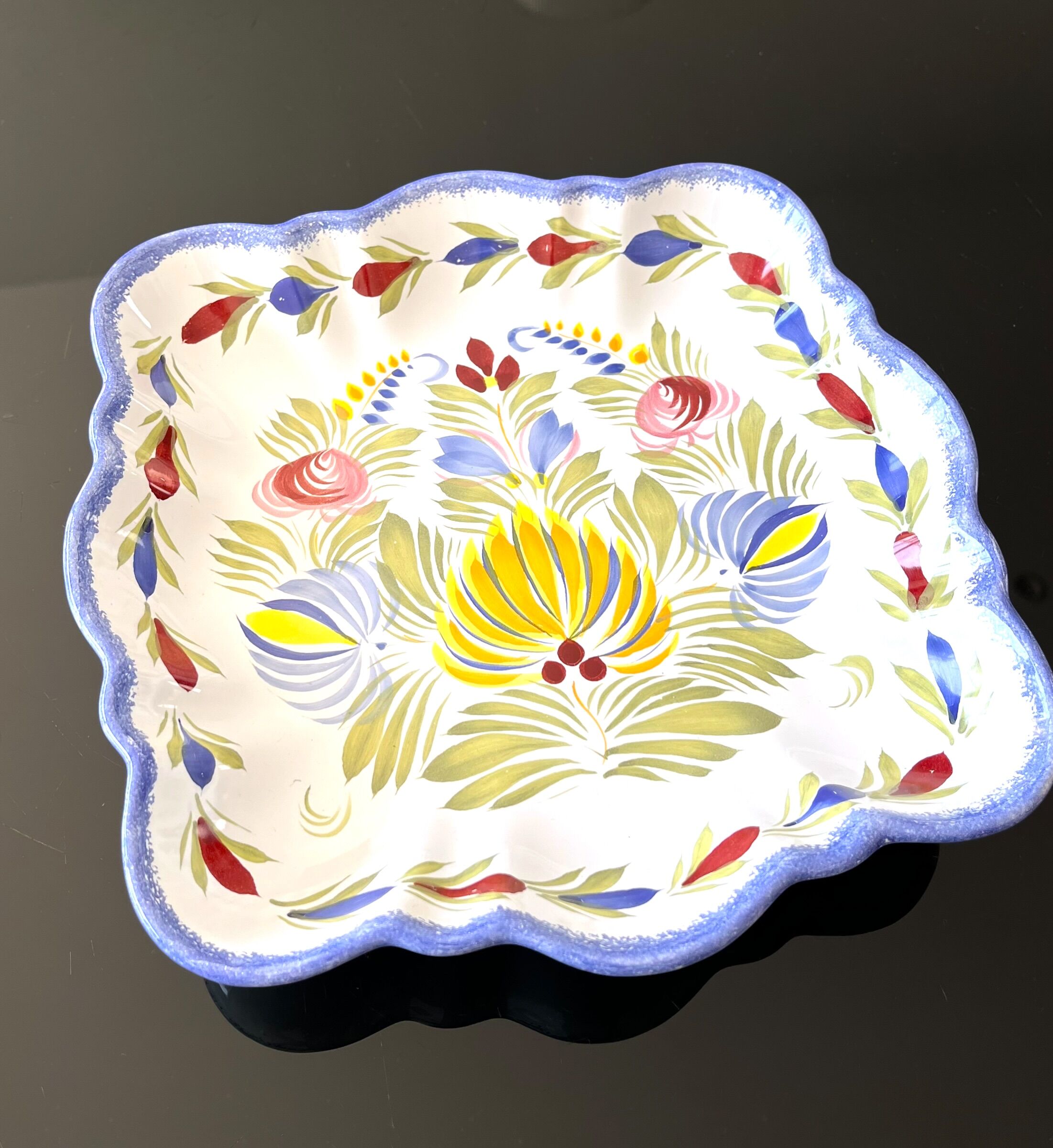 Shallow dish from Quimper pottery HB Henriot - floral decoration, Breton.