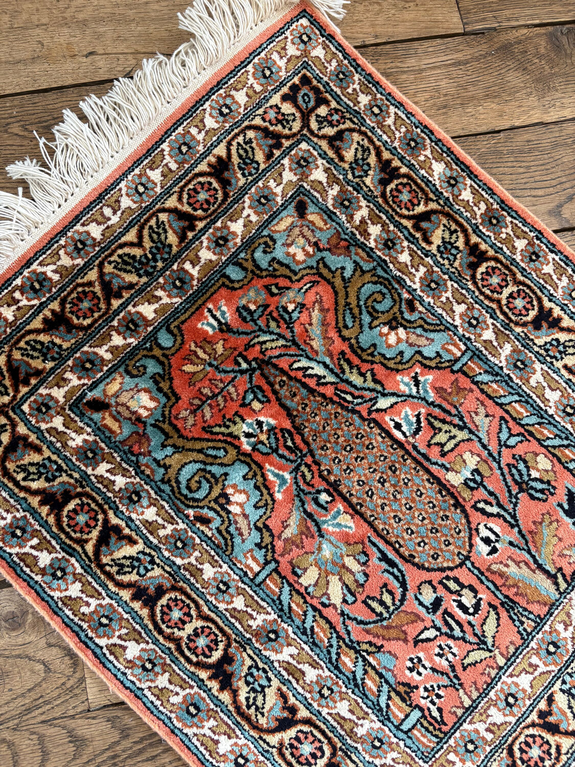 Cashmere silk carpet