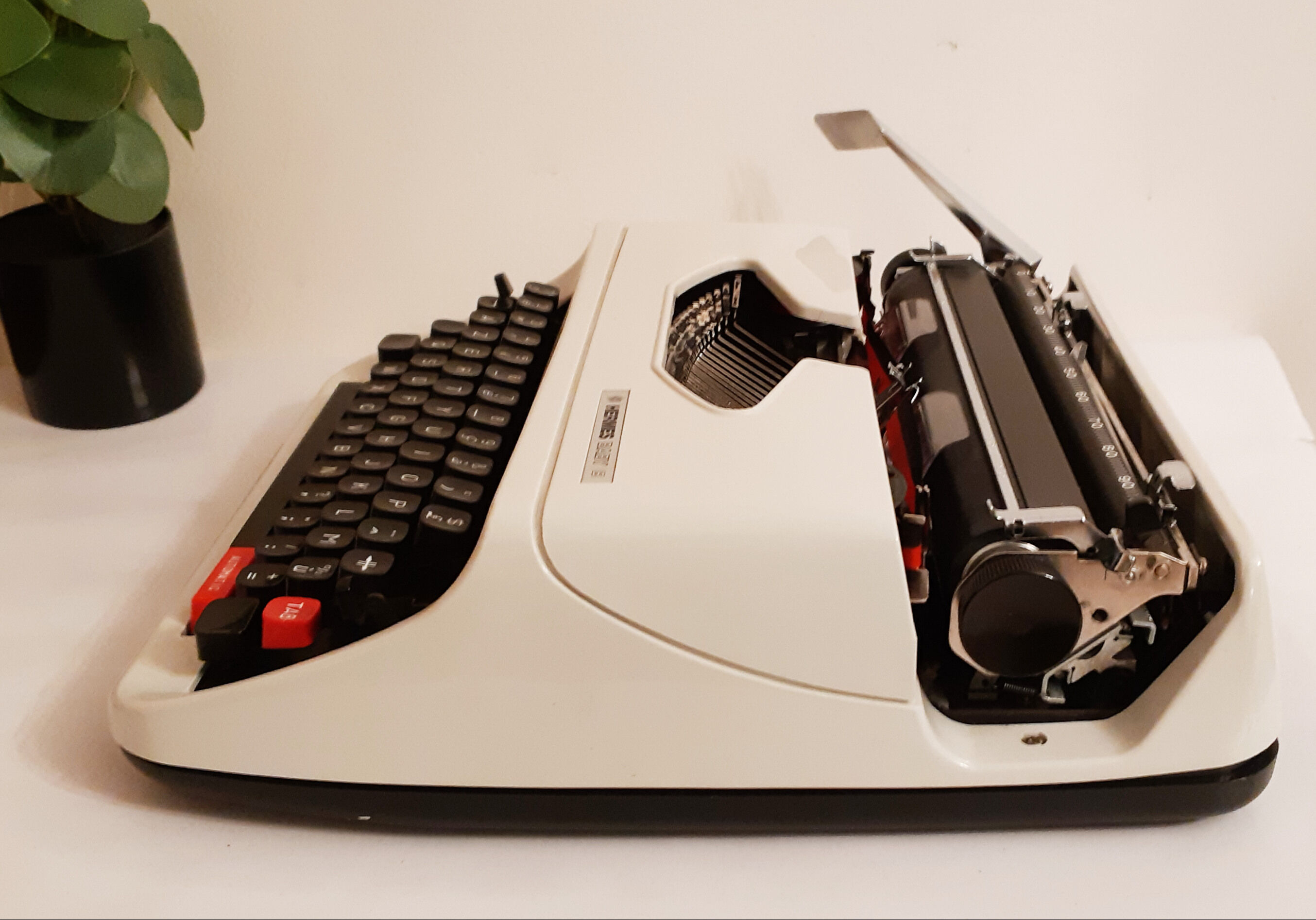 Hermes Baby S Functional Portable Typewriter