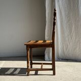 Chaise classique ancienne en bois et cannage