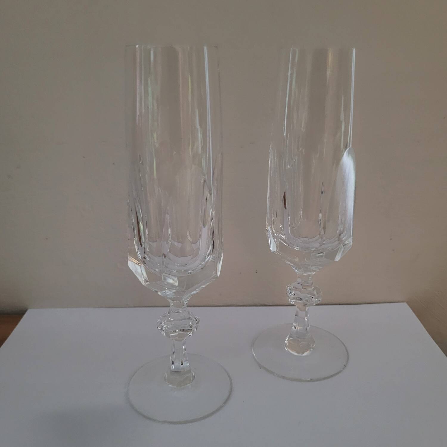 Two thick crystal flutes in the Baccarat style. 1960s. Two flutes in thick crystal.