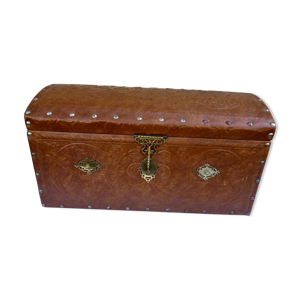 coffre en bois et cuir