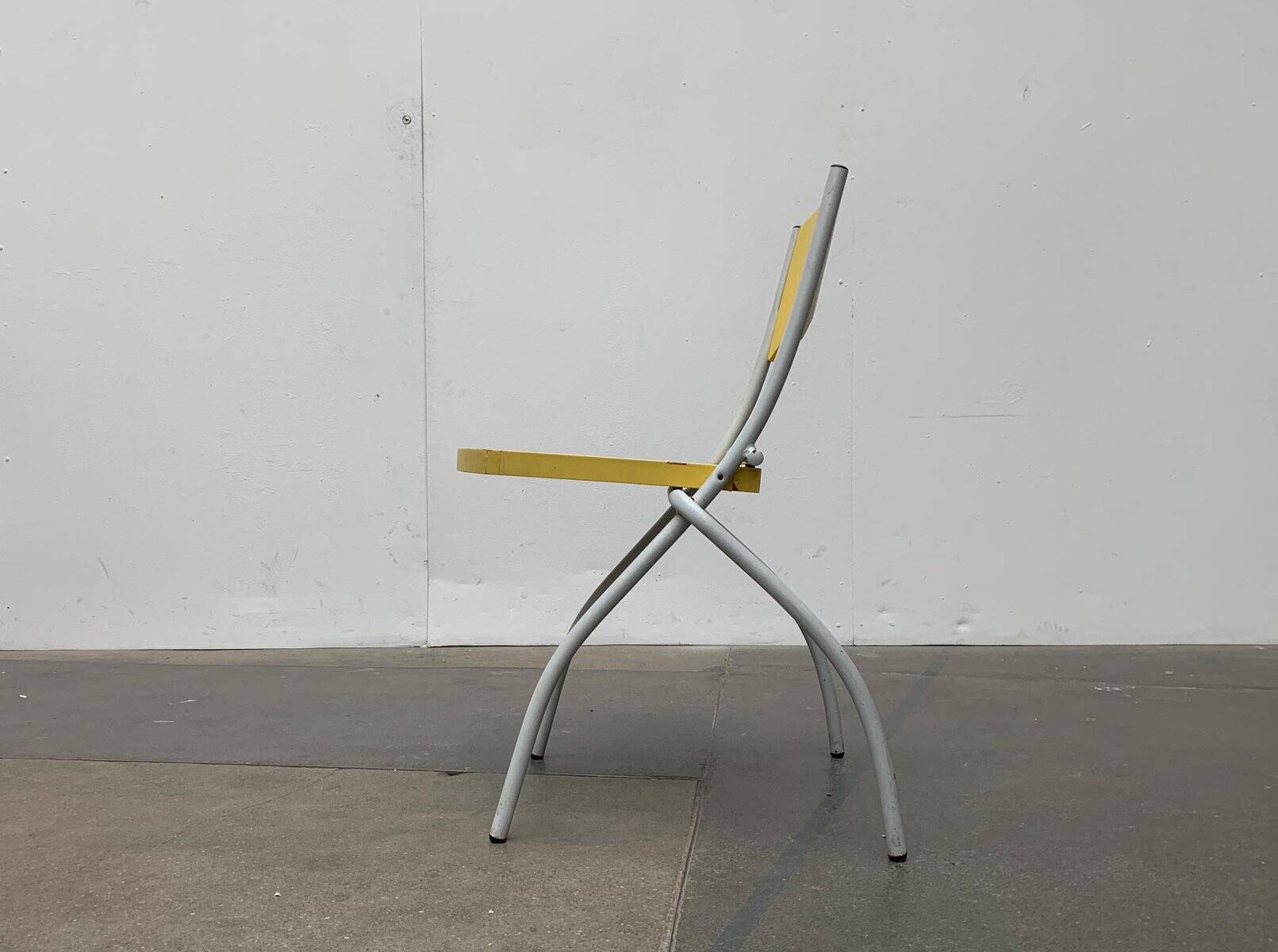 Vintage Italian folding chair by Fly Line