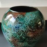Large signed Line Lacquered Ball Vase. Made of églomisé glass. Dimensions: 18 x 16 cm