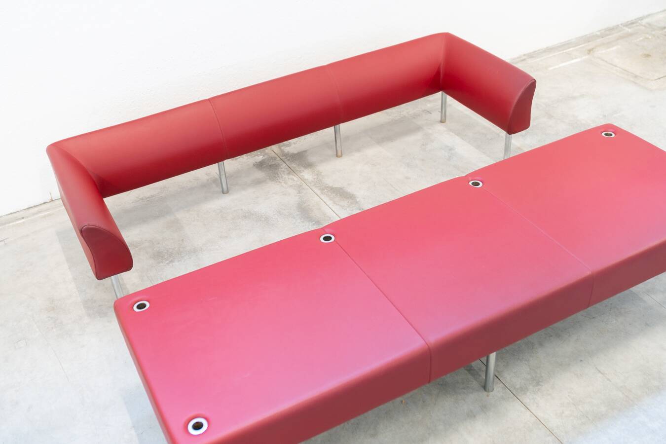 Business class 3-seater sofa in red leather and chrome iron legs, 1990s