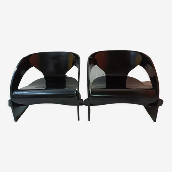 Pair of "interlocking" lounge chairs by Joe Colombo for Kartell