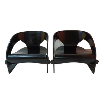 Pair of "interlocking" lounge chairs by Joe Colombo for Kartell