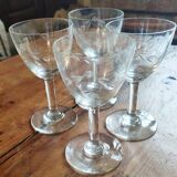 Lot de verres à pied ciselés
