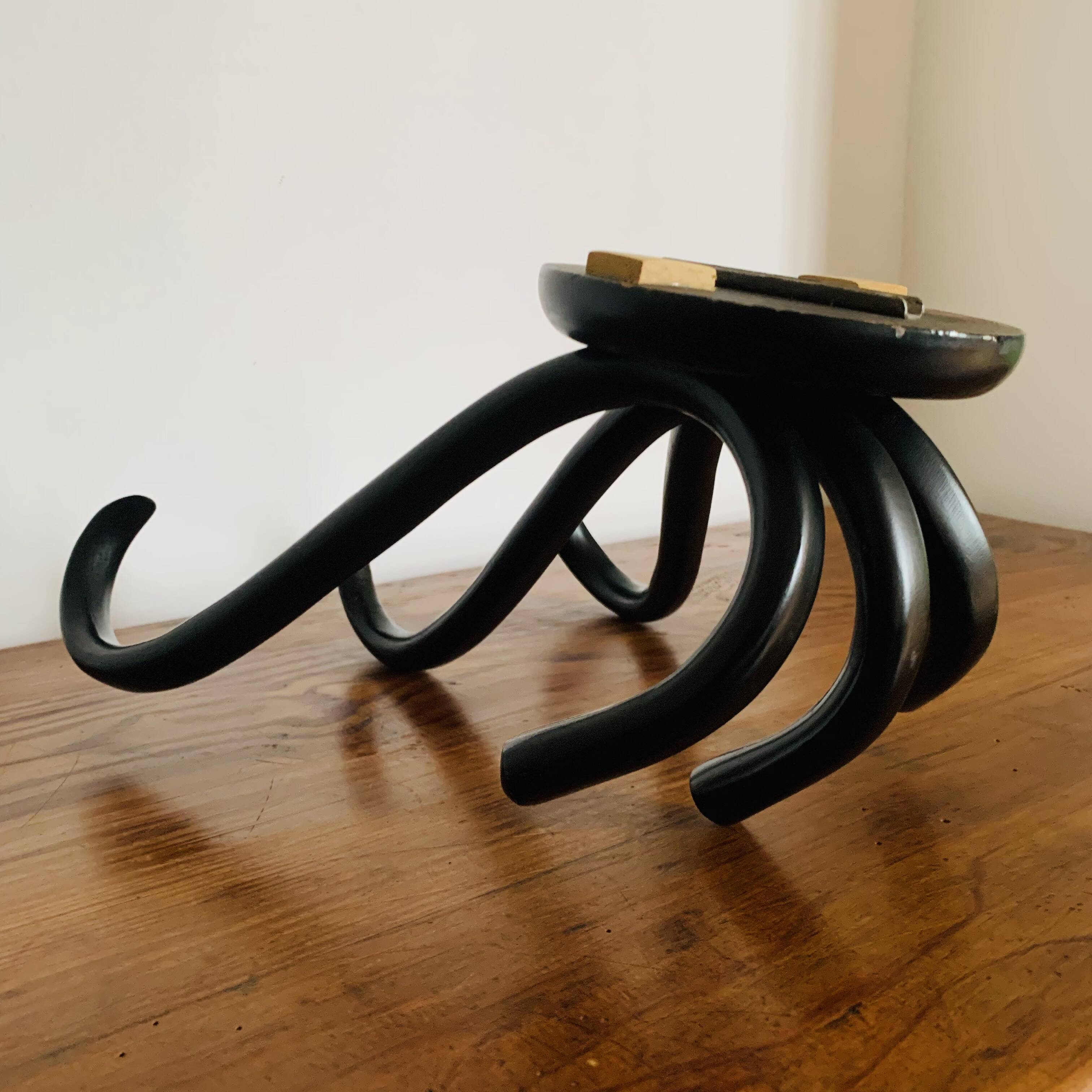 Wall-mounted coat rack with 3 hooks