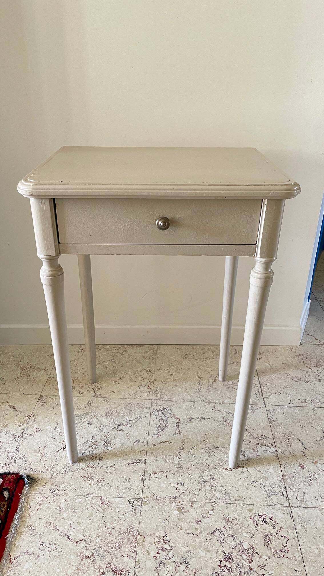 Antique bedside table with 1 drawer