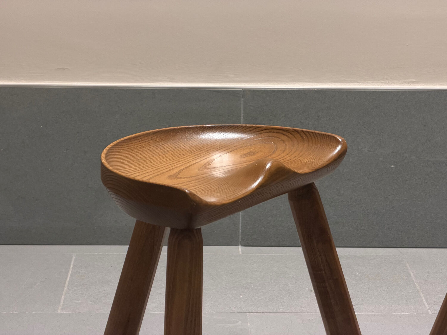 Tabourets tripodes Loul Selounet 1950