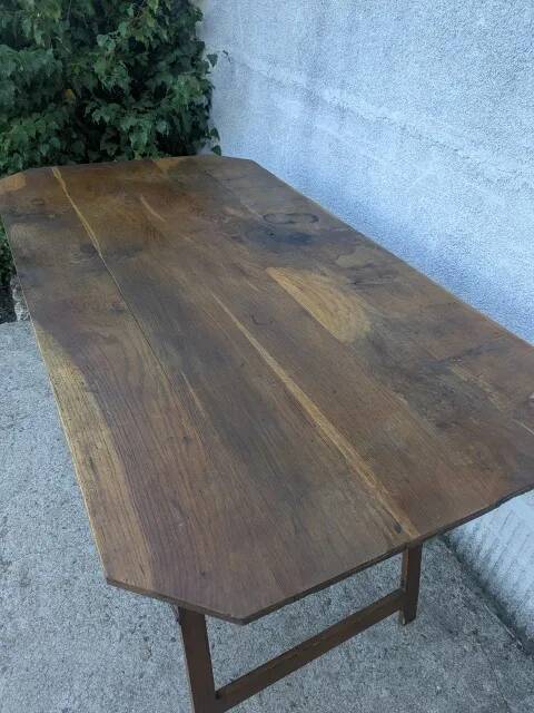Bureau, planche et tréteaux