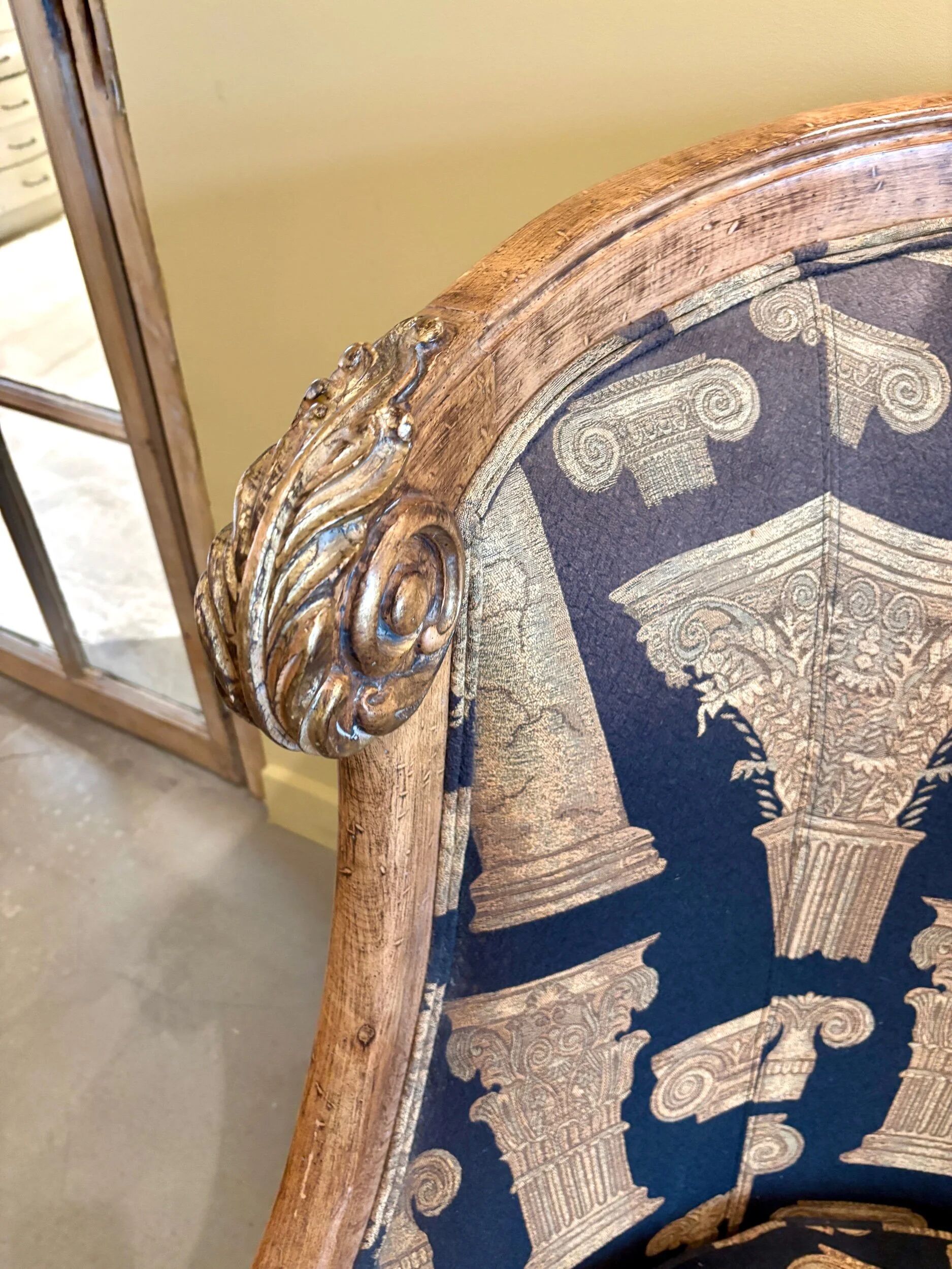 Armchair in a wooden confessional style with black and beige cotton.