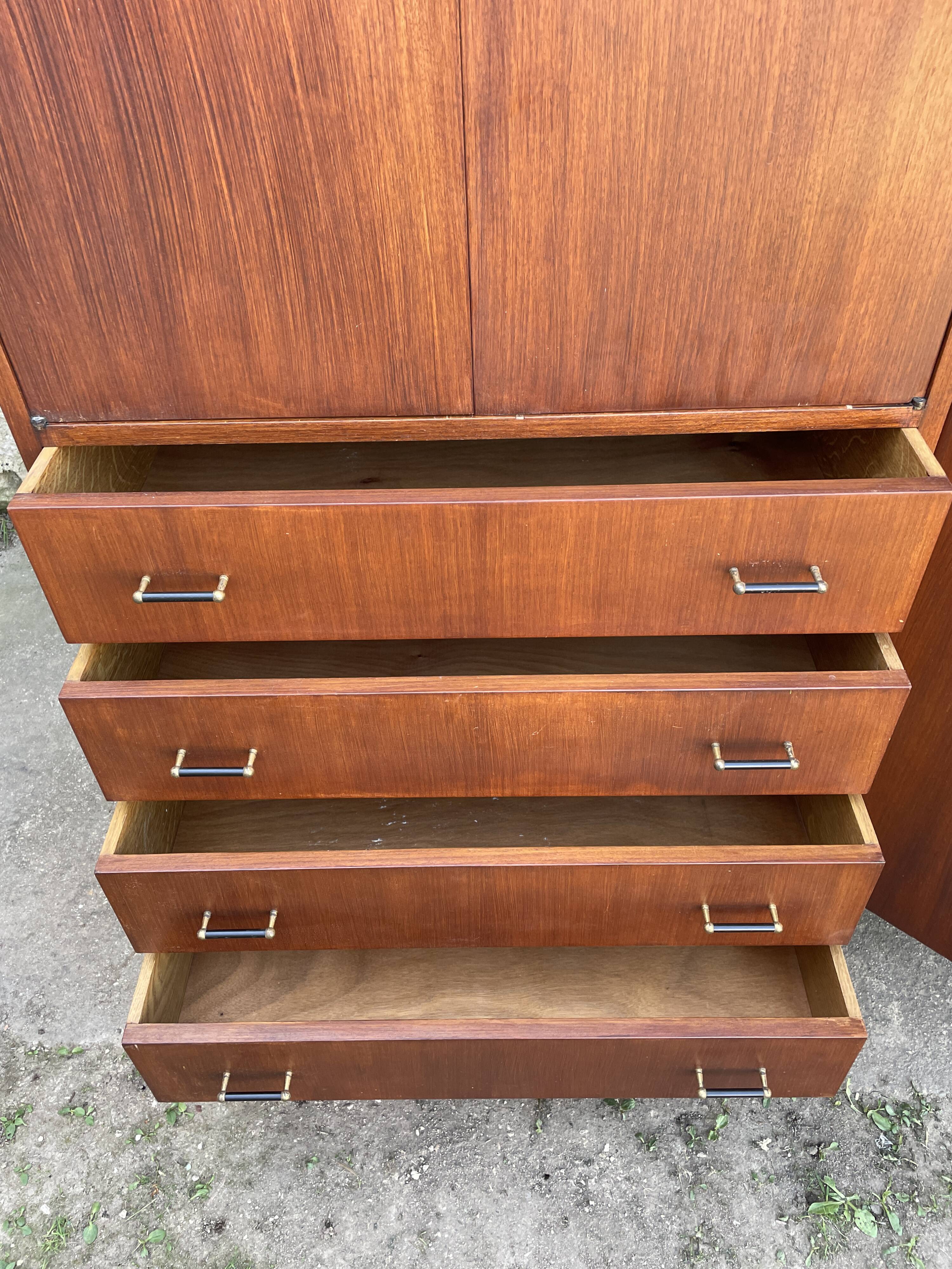 Armoire pieds compas 1960