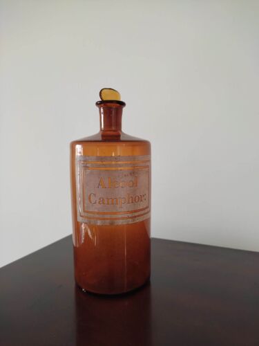 Ancien flacon apothicaire «alcool camphor» en verre ambré, années 30