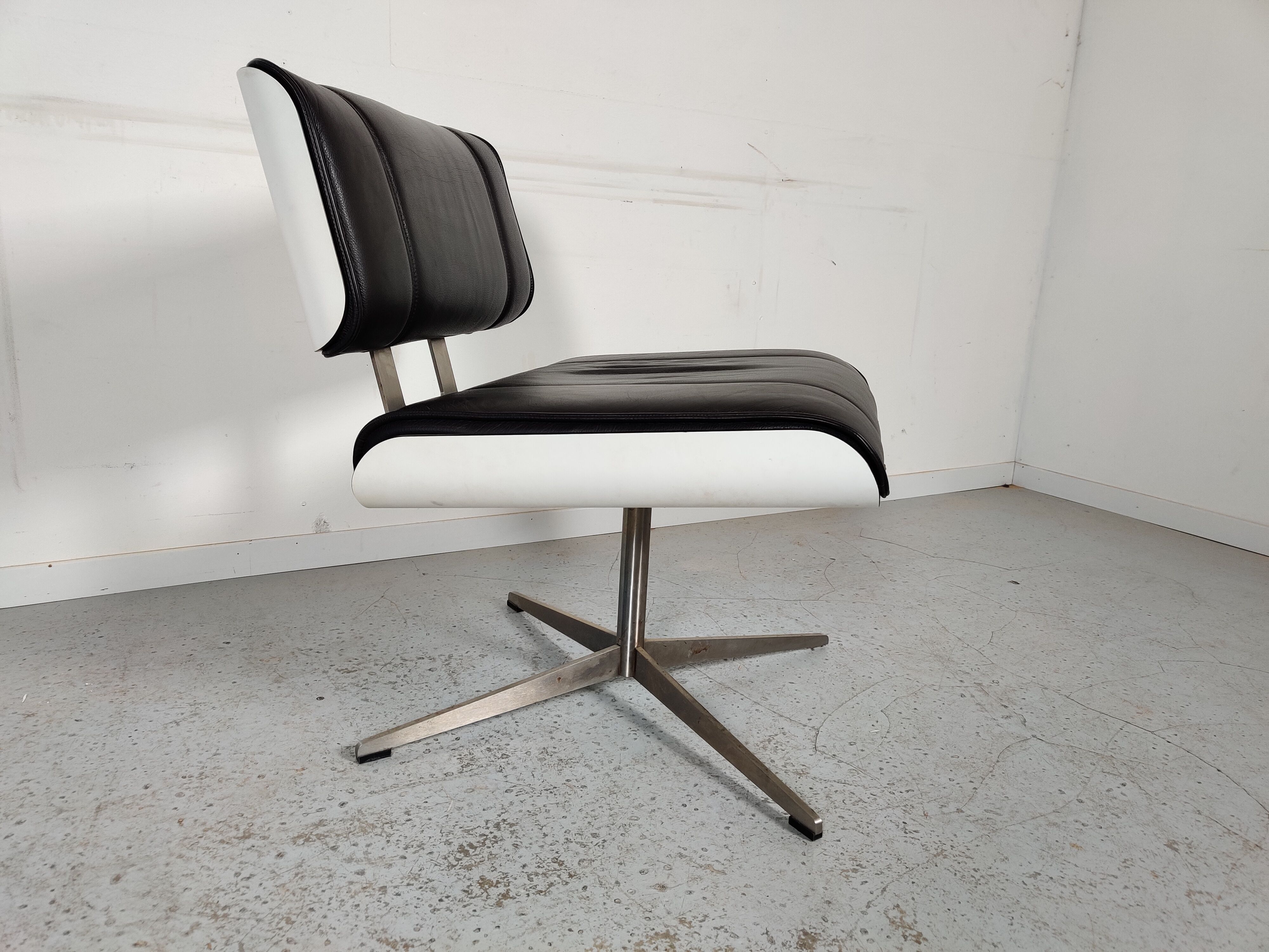 Design leather armchair, 80s/90s