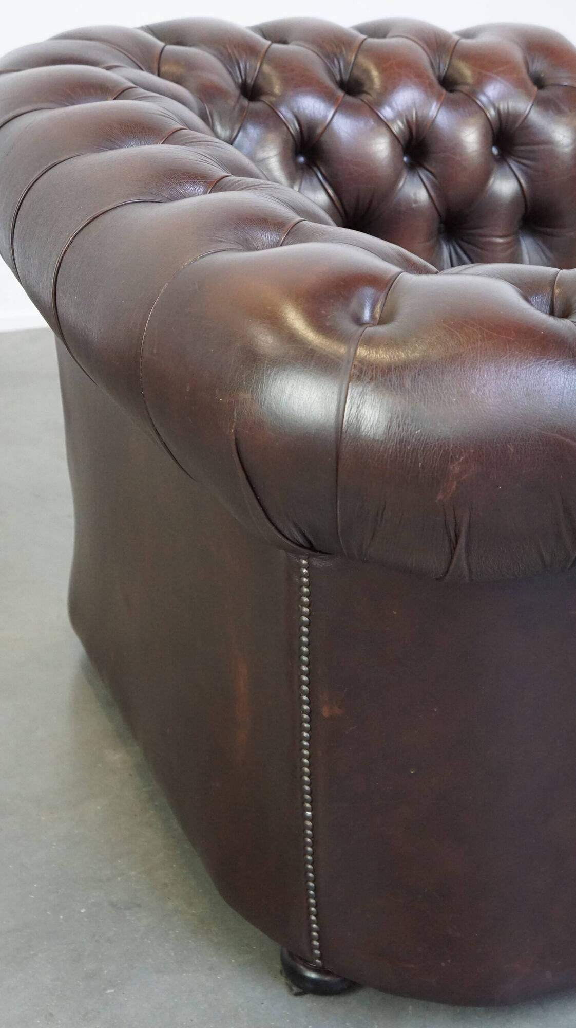Beautiful and spacious dark brown mottled English cow leather Chesterfield armchair