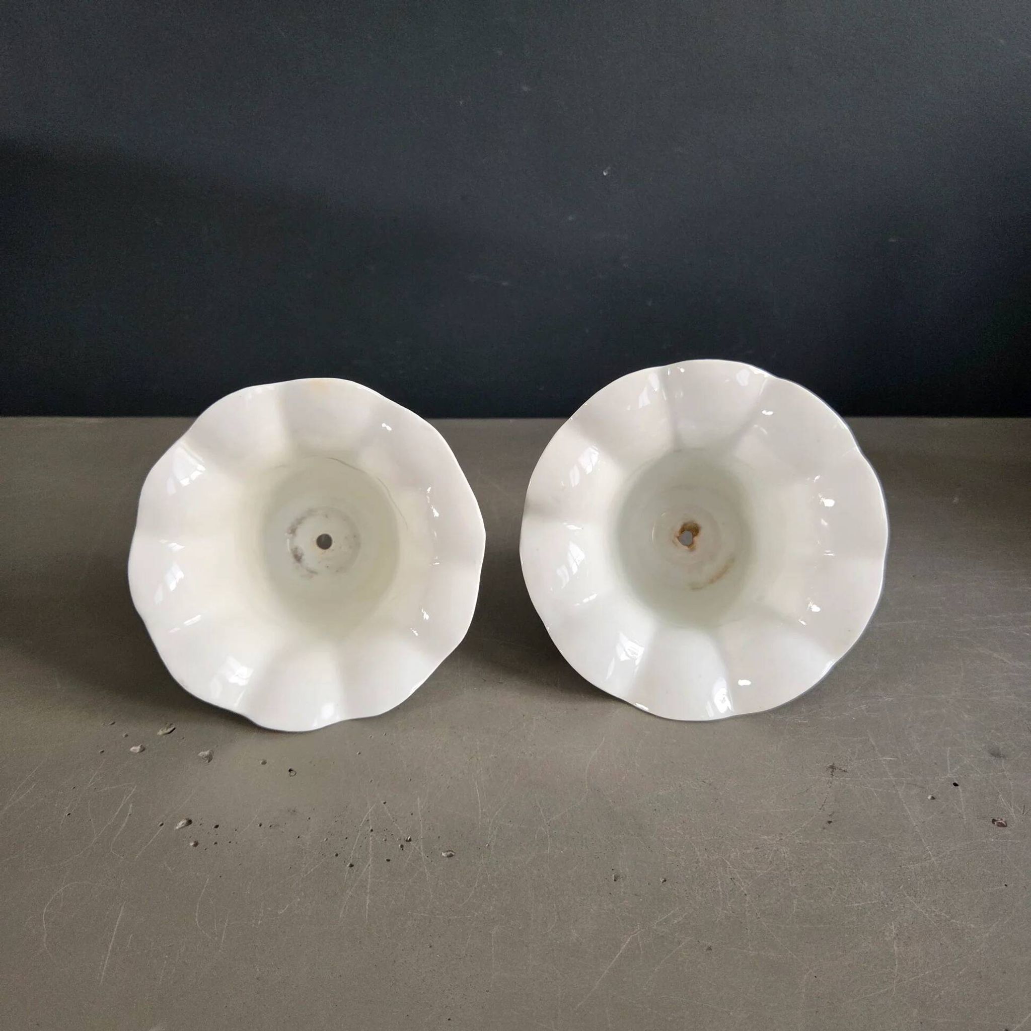 Paire d'abat-jour tulipe en porcelaine