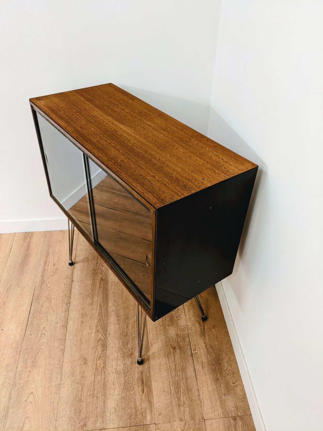 Buffet vintage en bois meuble vinyle vitrine