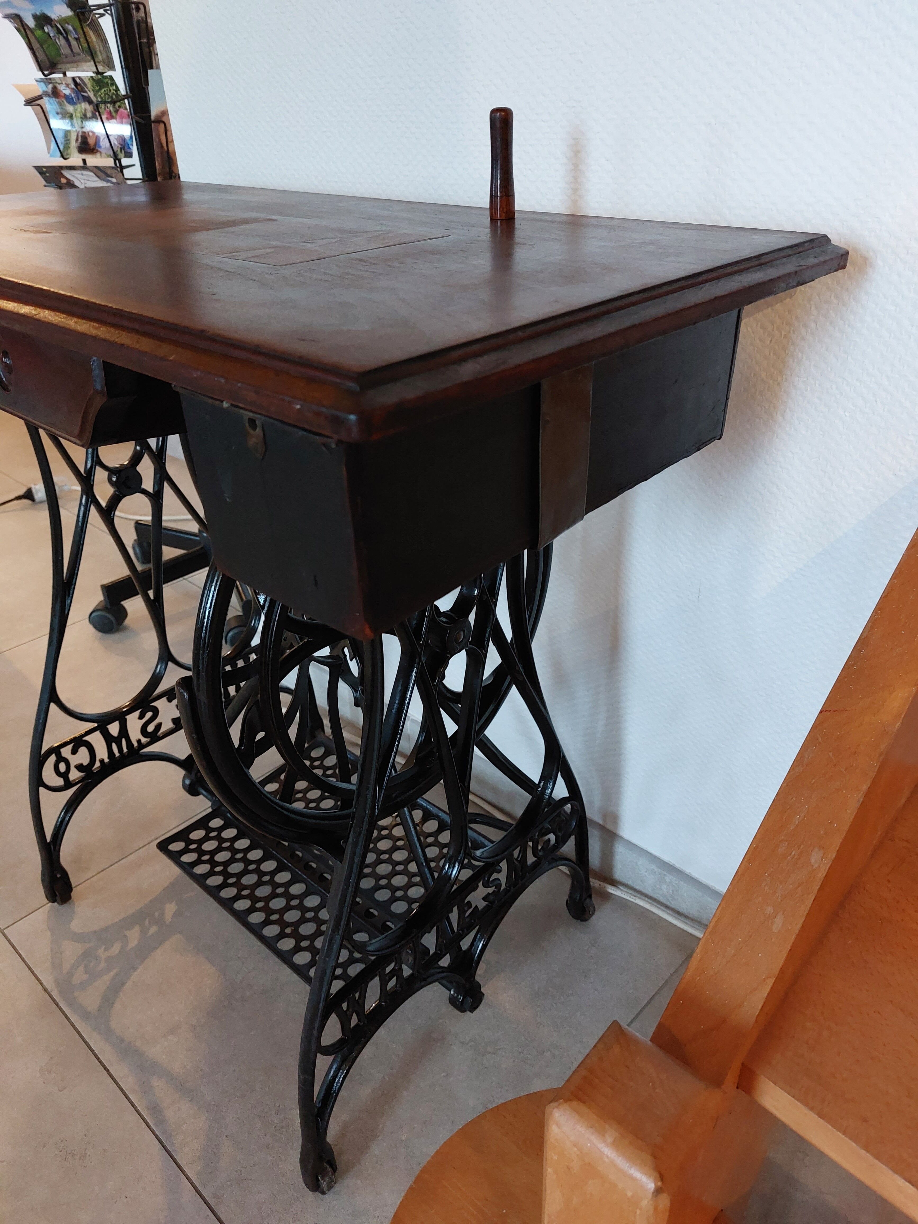 Sewing machine stand console