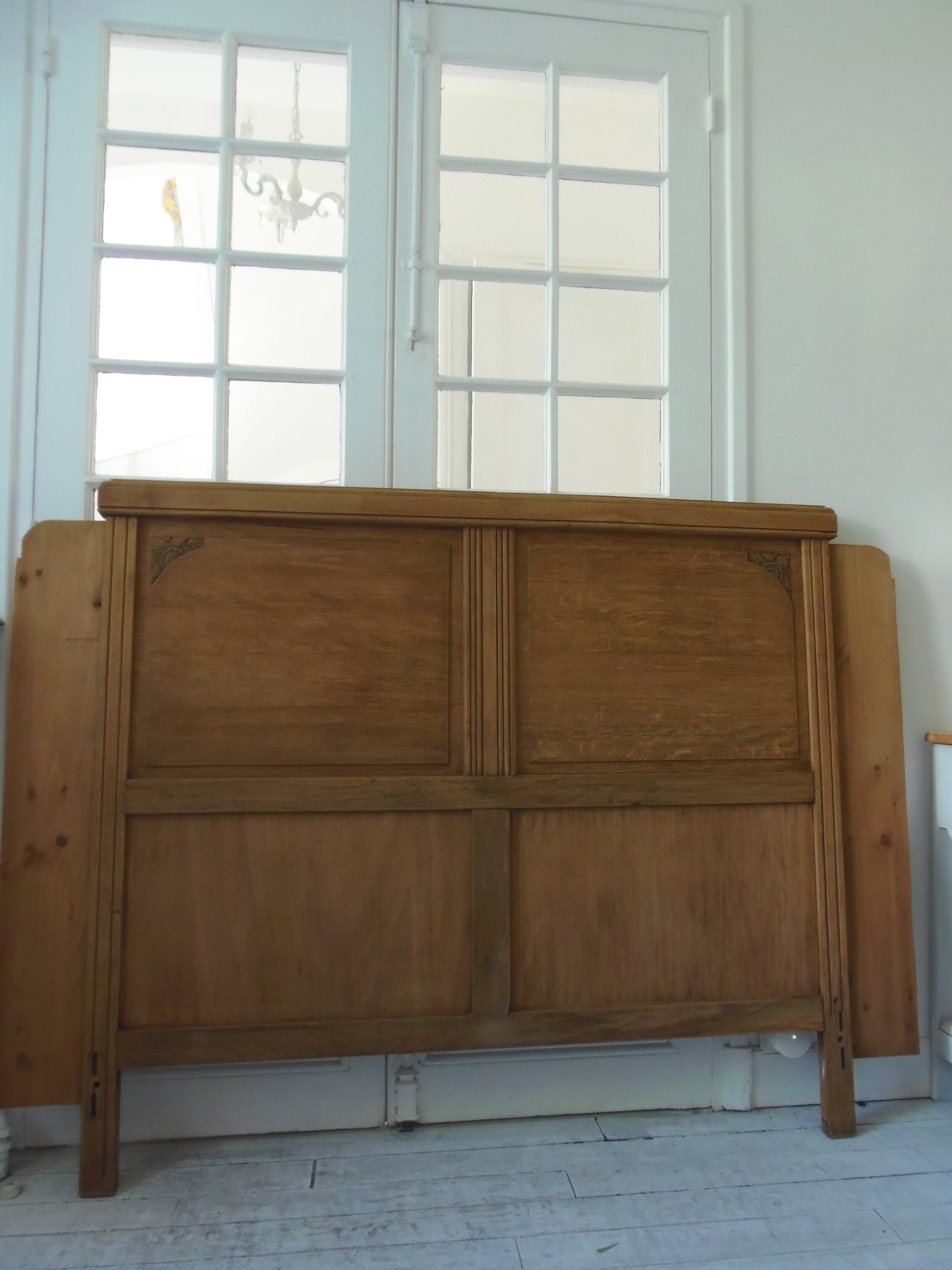 Art Deco headboard for a 160 cm bed in raw wood