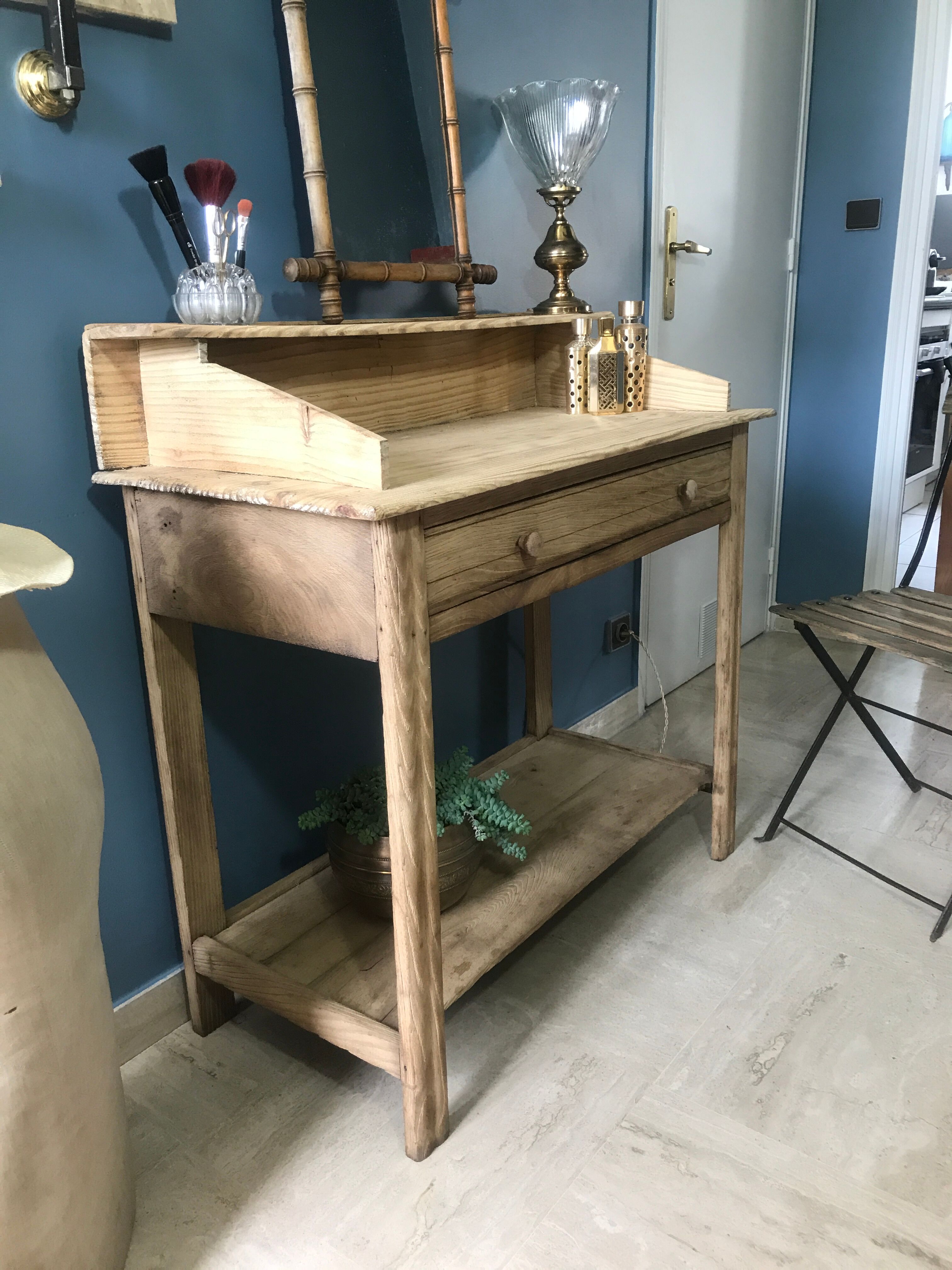 Former hairdresser or desk made of raw wood
