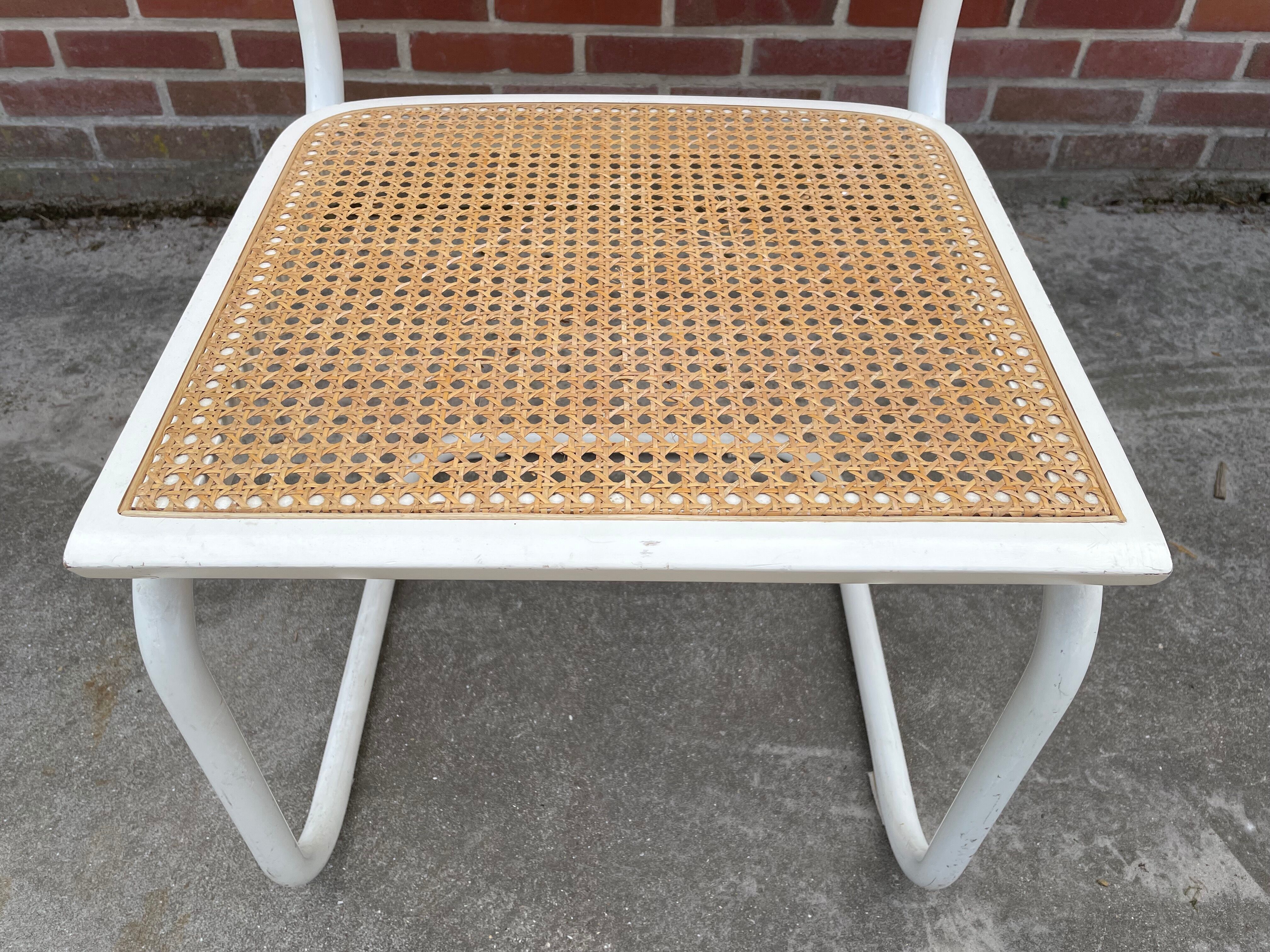 Set of 4 Cesca b32 model chairs in white