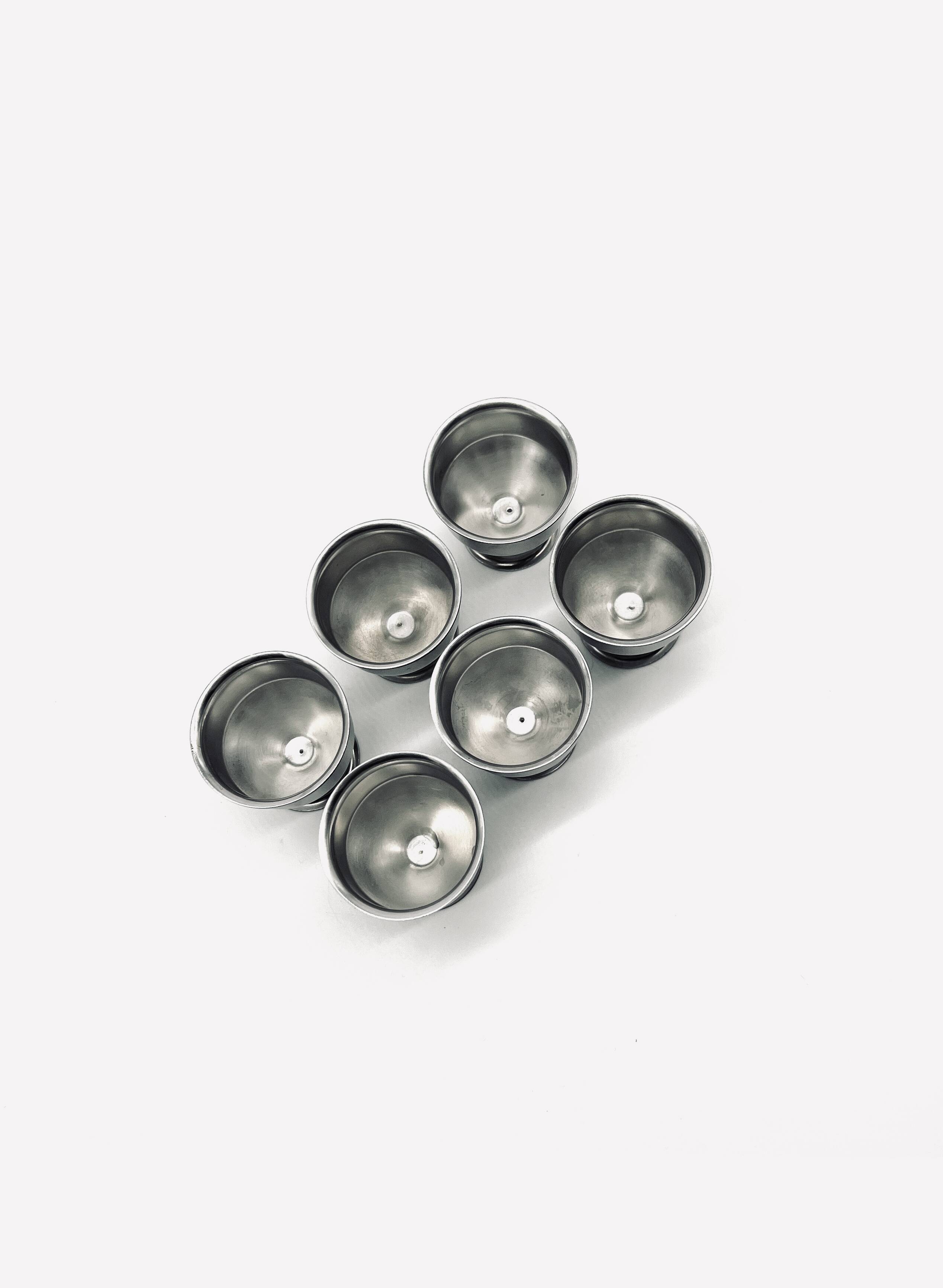 Six coquetiers en inox