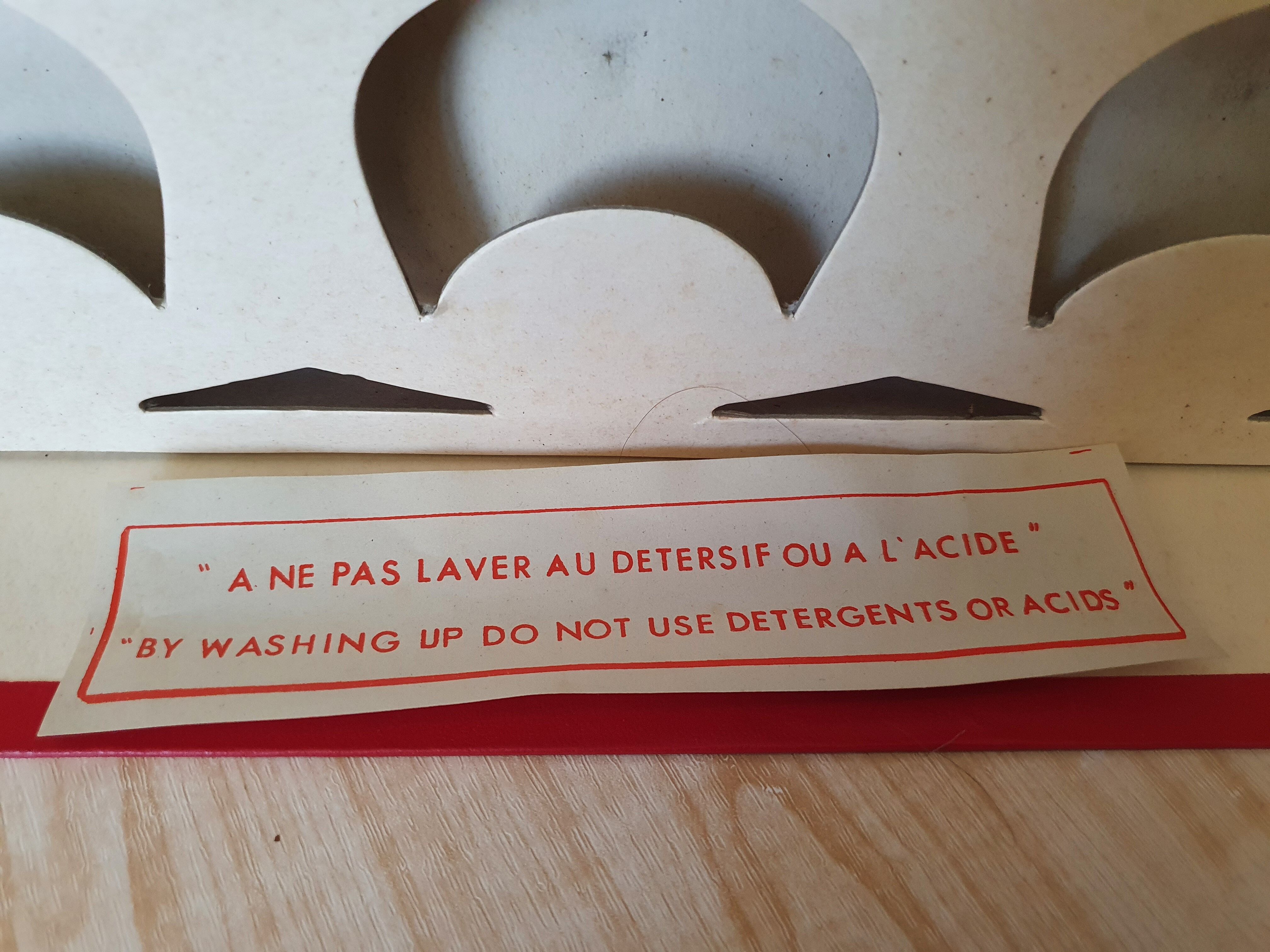 Box of 6 glasses with glass feet in colors of velles le chatel