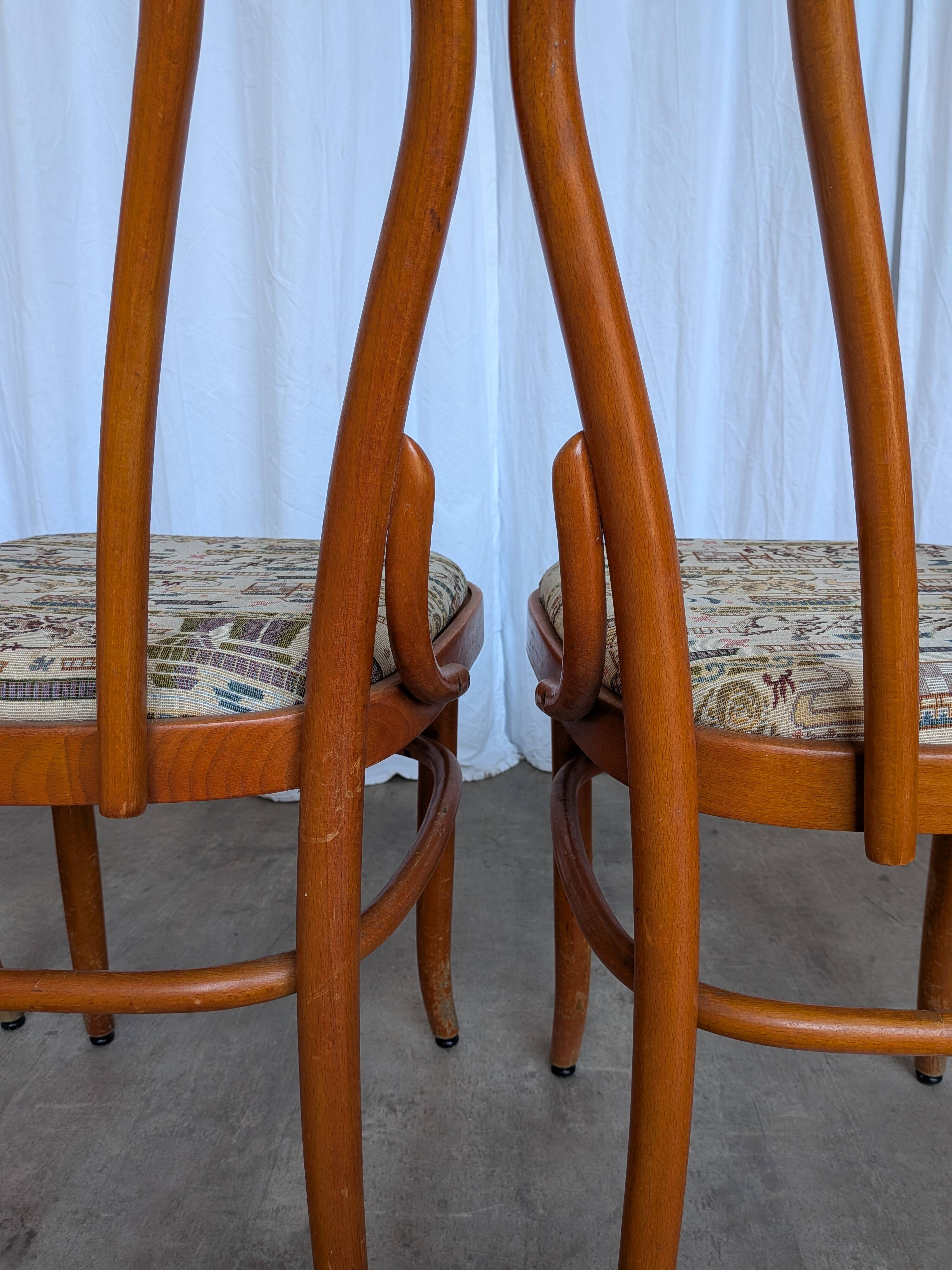 Ensemble de 6 chaises de salle à manger Thonet en bois courbé avec assise en tissu / Années 1970 Mid-Century Bistr