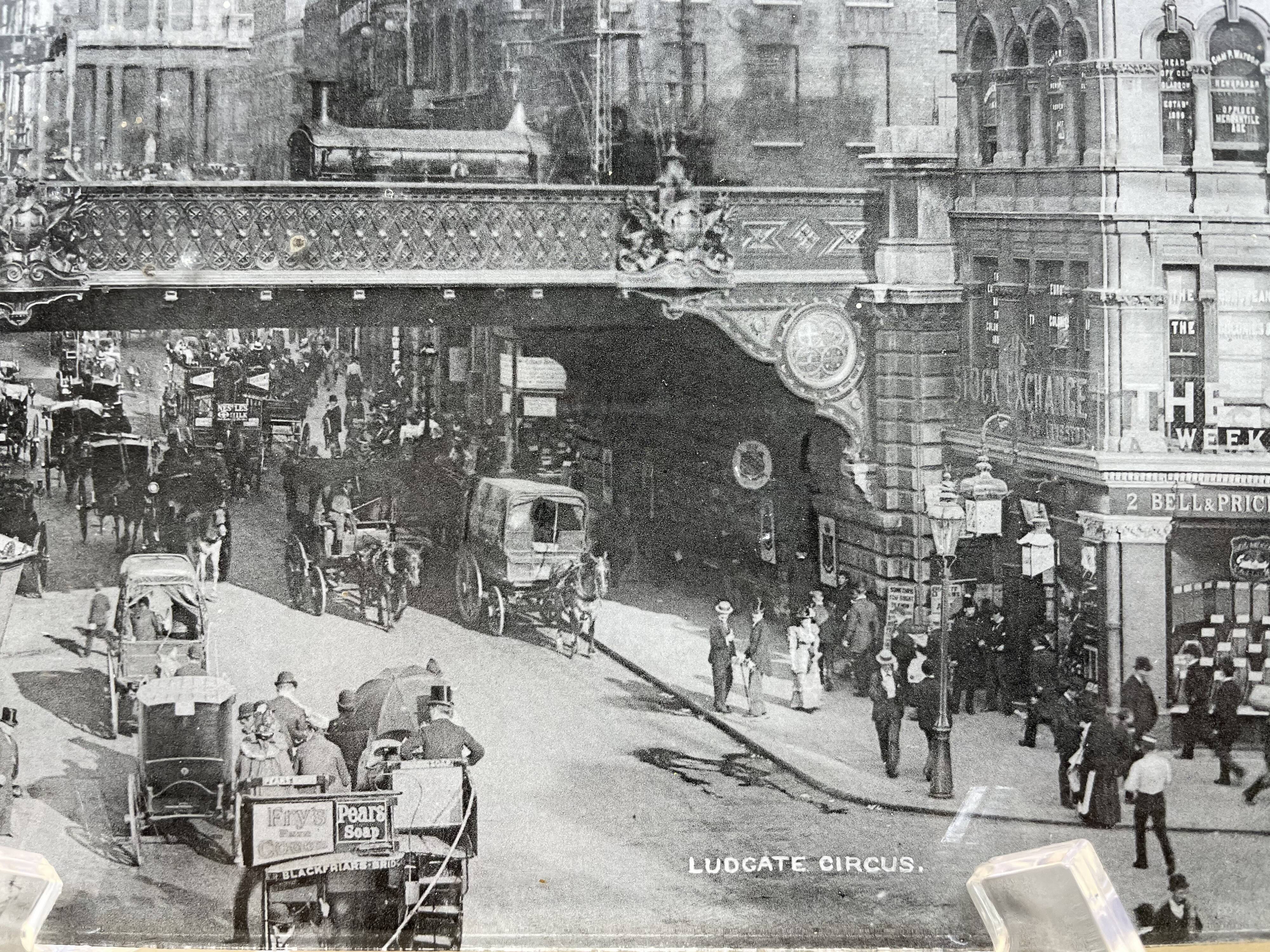 Photography London pressed under glass and cardboard - End 19th
