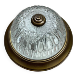 Plafonnier en laiton et verre moulé ancien