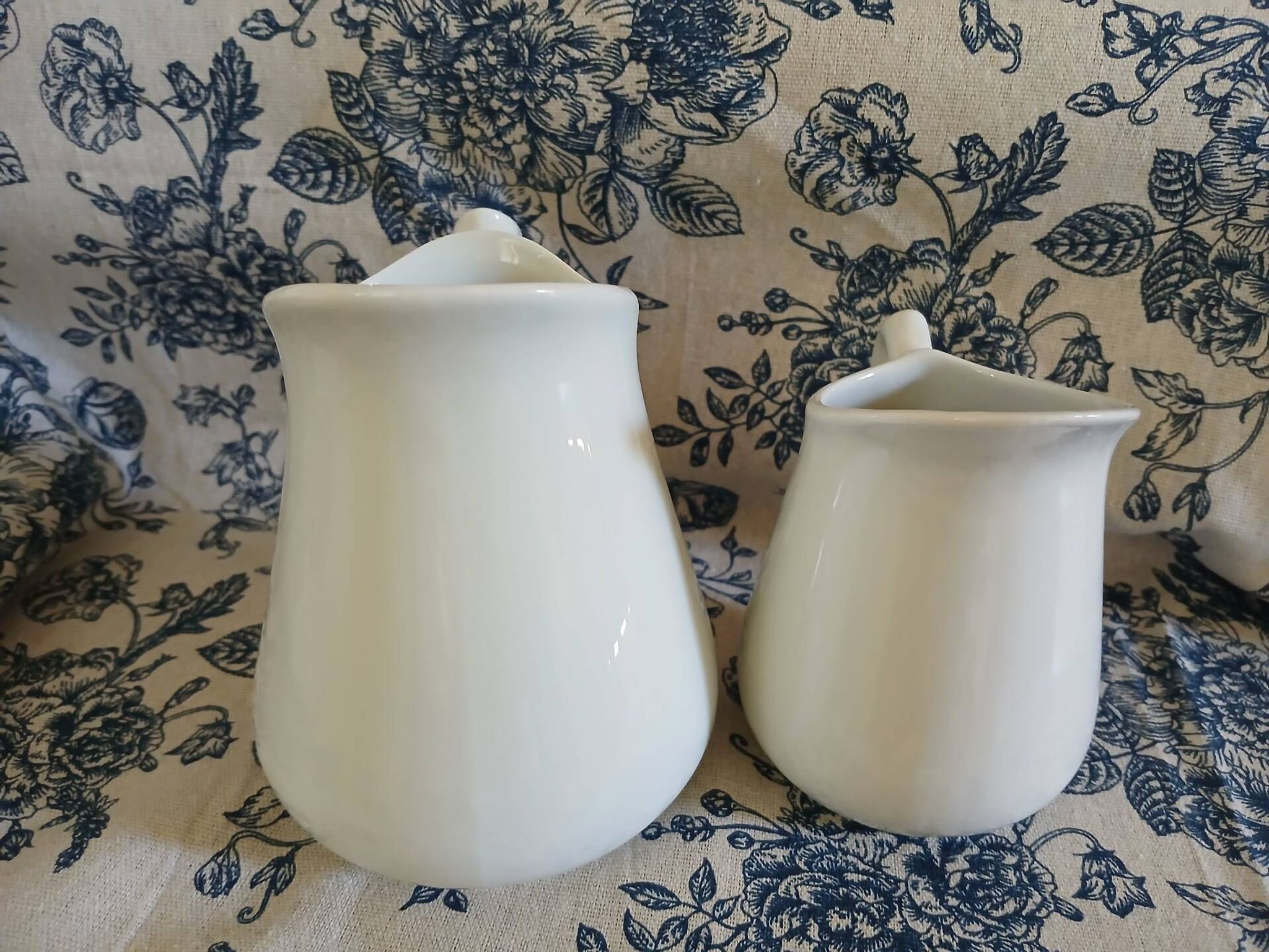 2 small vintage jugs