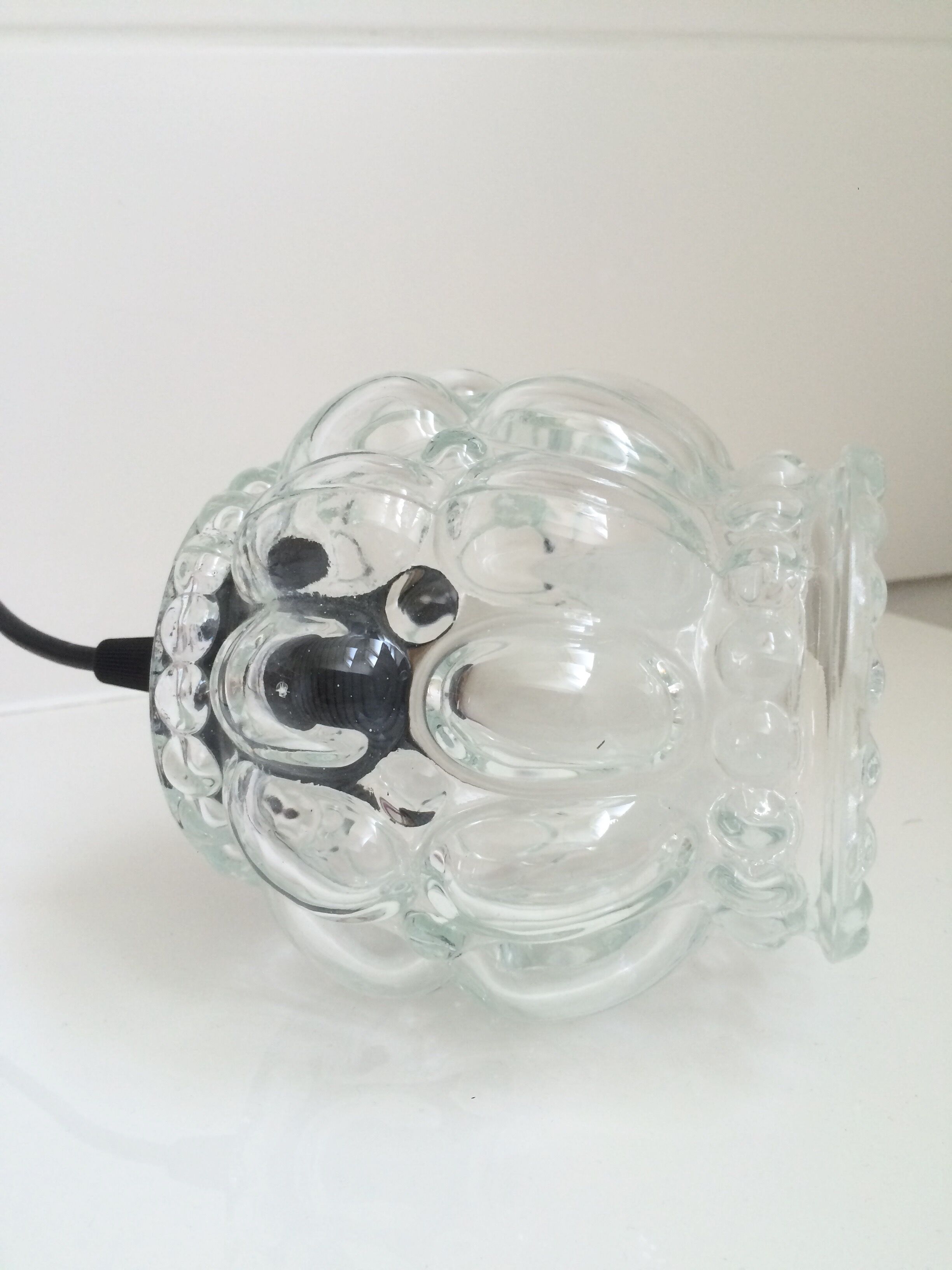 Bubbled glass suspension