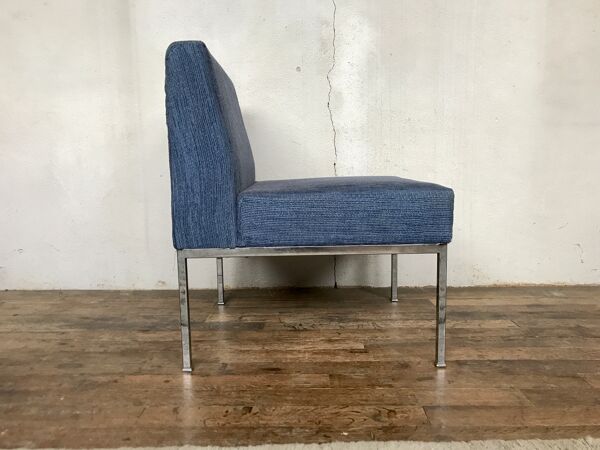 Chaise fauteuil chauffeuse pieds chrome et tissu bleu vintage, 1970