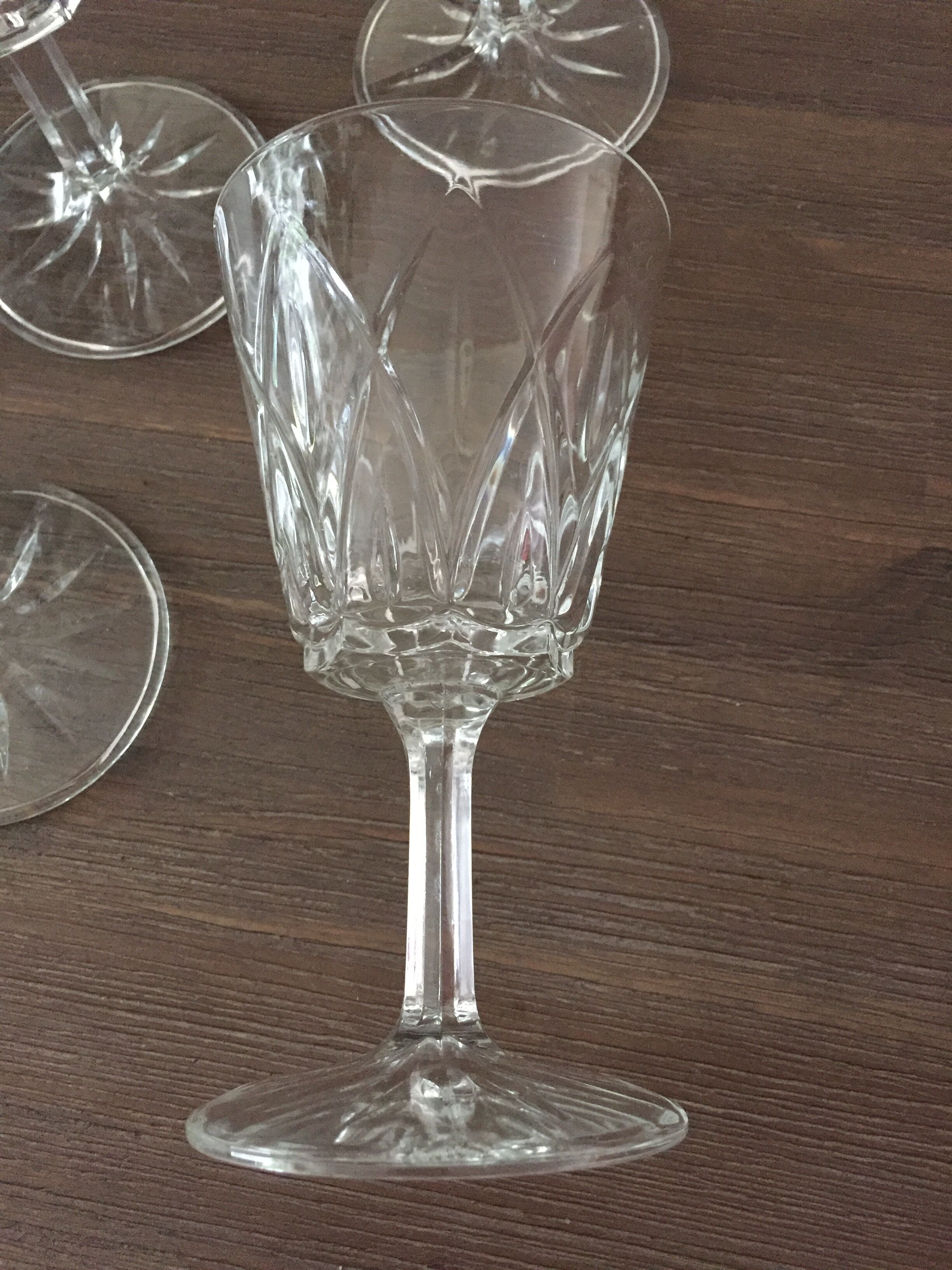 5 stemmed glasses