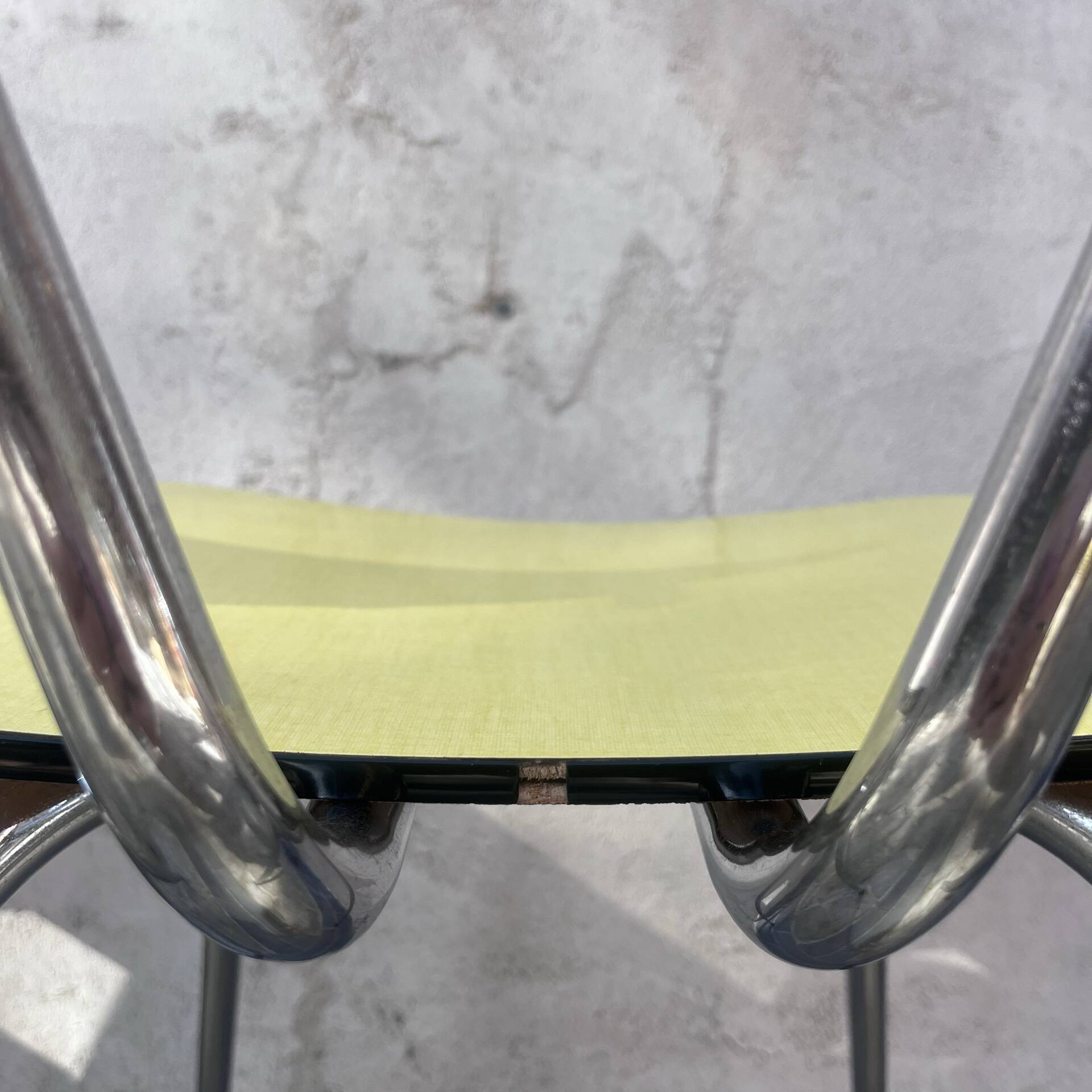 4 chaises en formica