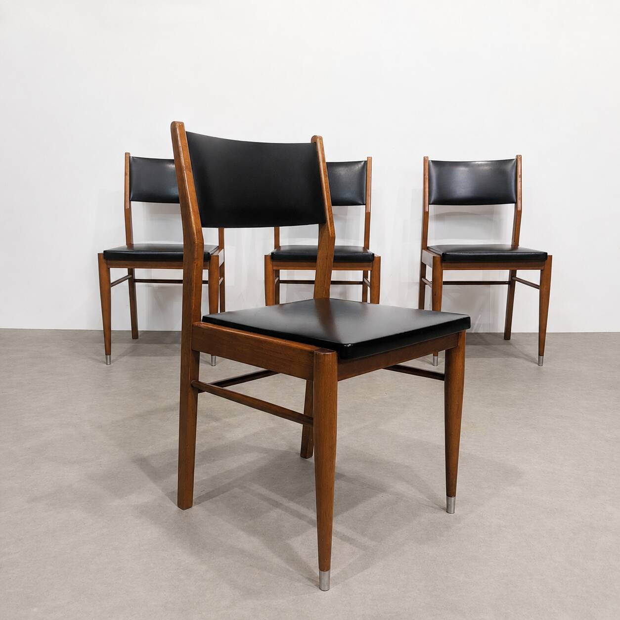 Set of 4 vintage Scandinavian chairs from the 1960s.