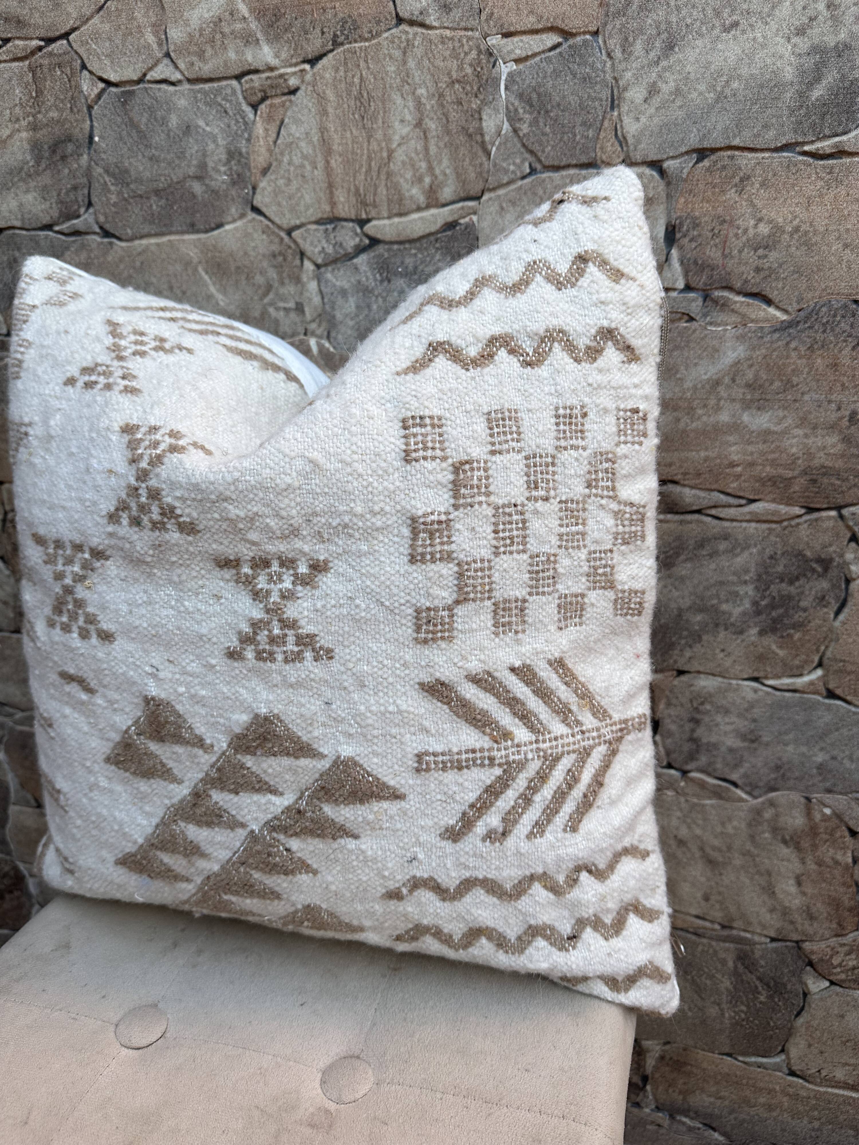 Handmade Berber wool cushion: Moroccan Kilim cushion (45x45cm)