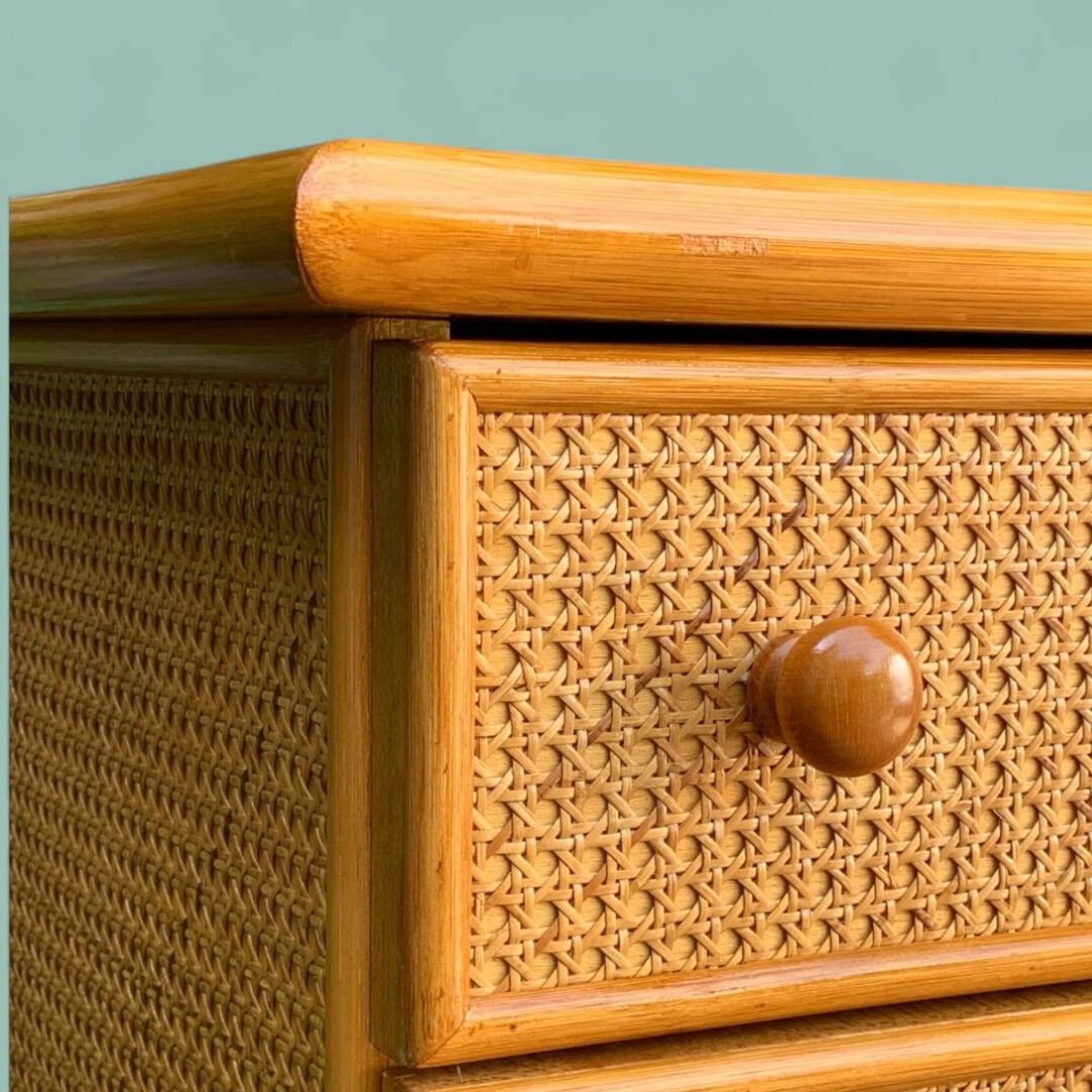 Dresser and its bedside table in rattan caning and vintage oak from the 1970s.