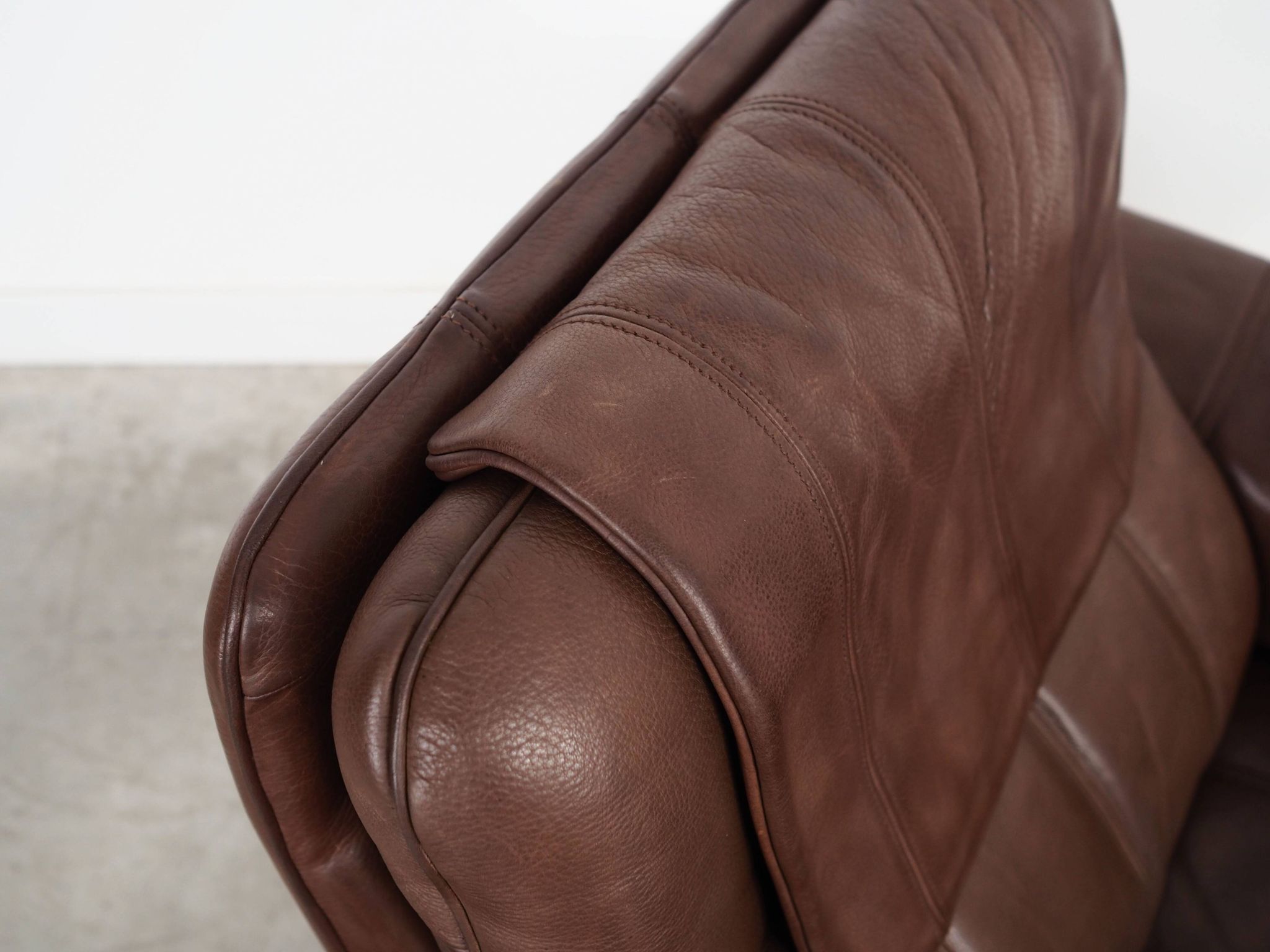 Fauteuil en cuir marron, design suisse, années 1970, fabrication : De Sede