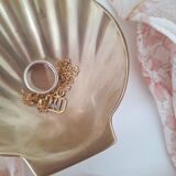 Shell-shaped brass catchall