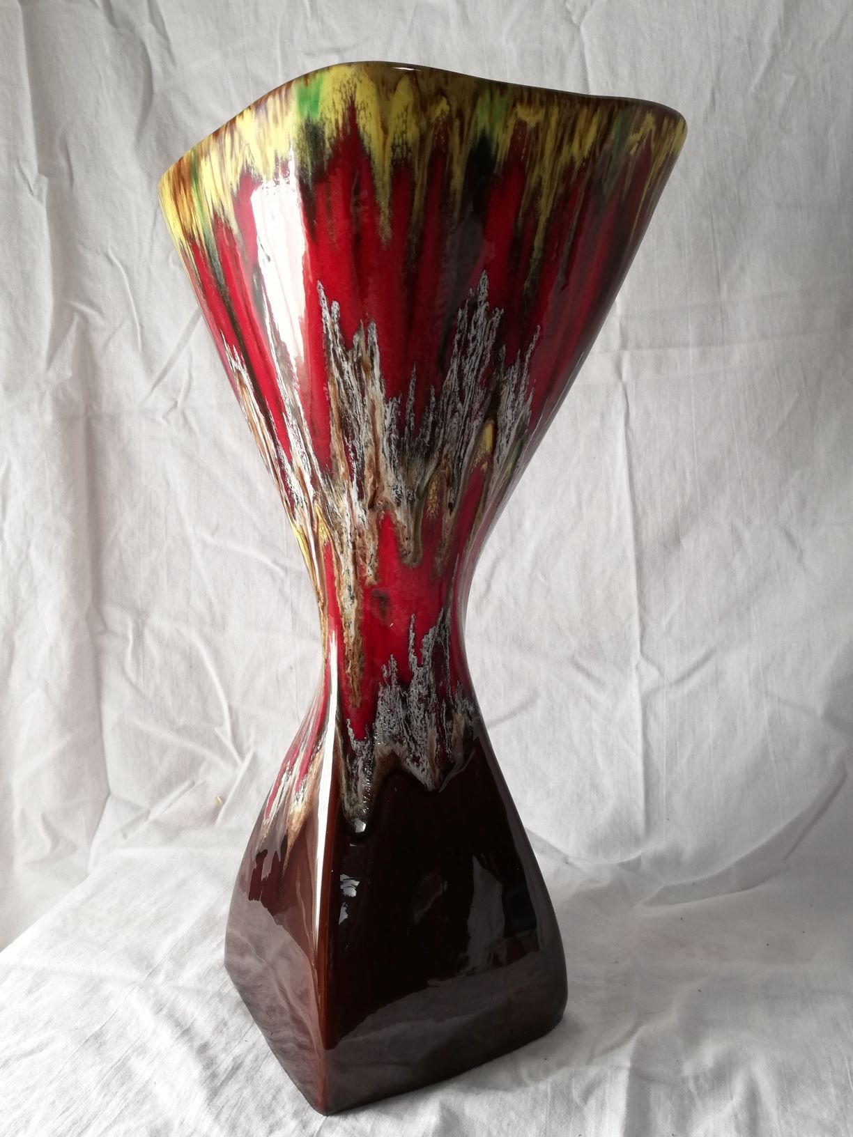 Vallauris vase free form square base