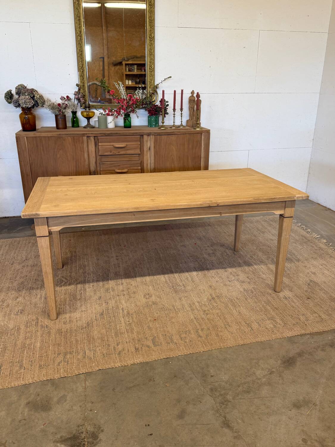 Extendable table in solid oak